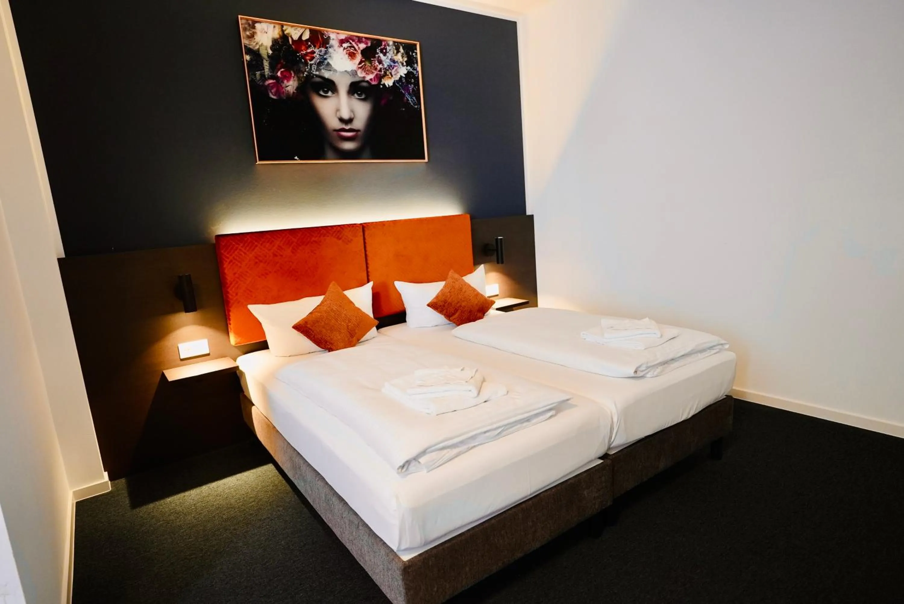 Bed in Arthotel Ambassador Wiesbaden - FREE PARKING