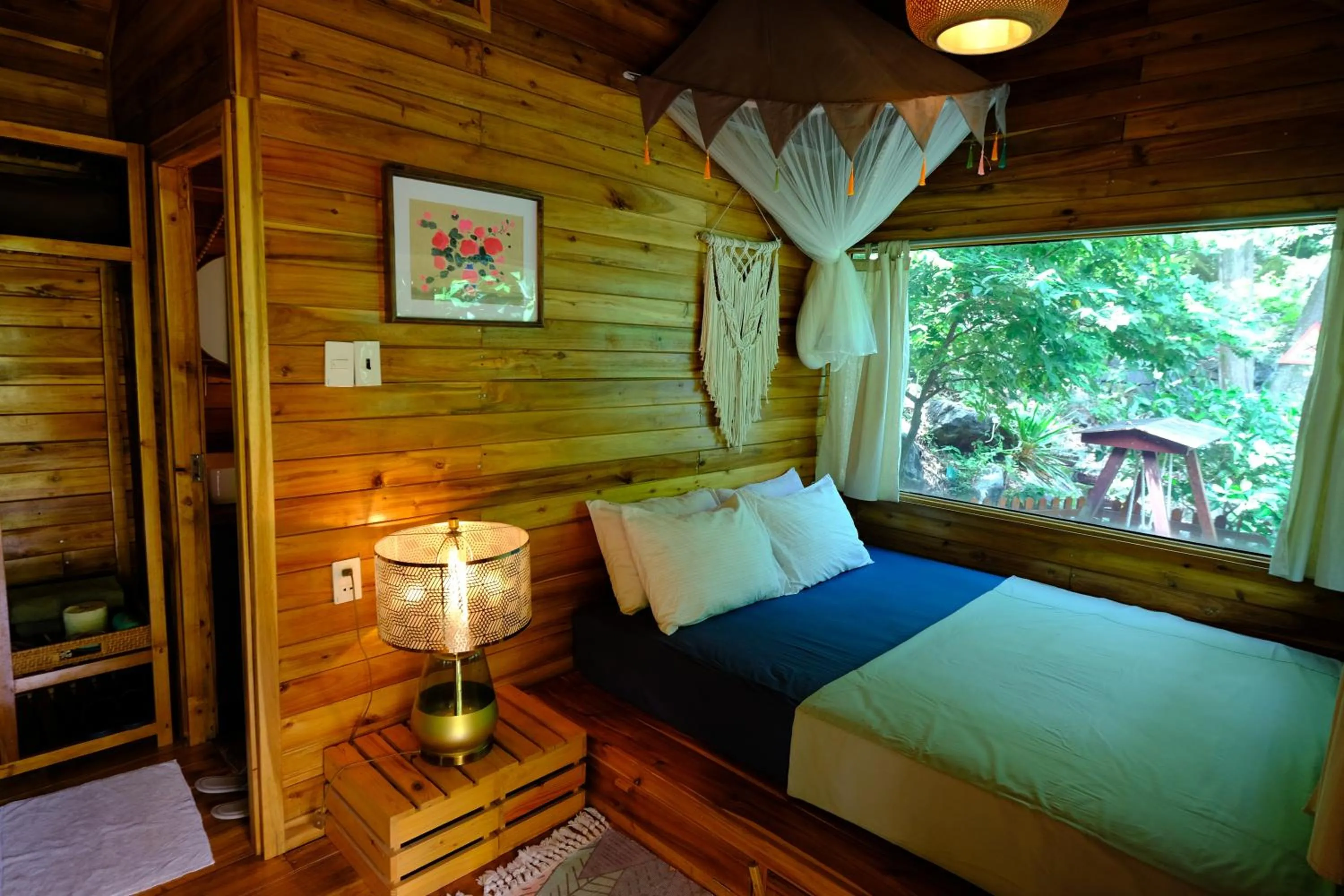 Bed in Blue Lagoon Cat Ba