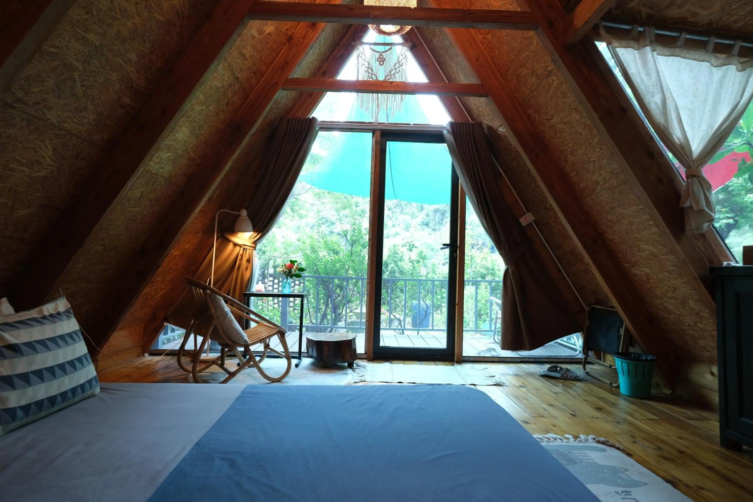 Bed in Blue Lagoon Cat Ba