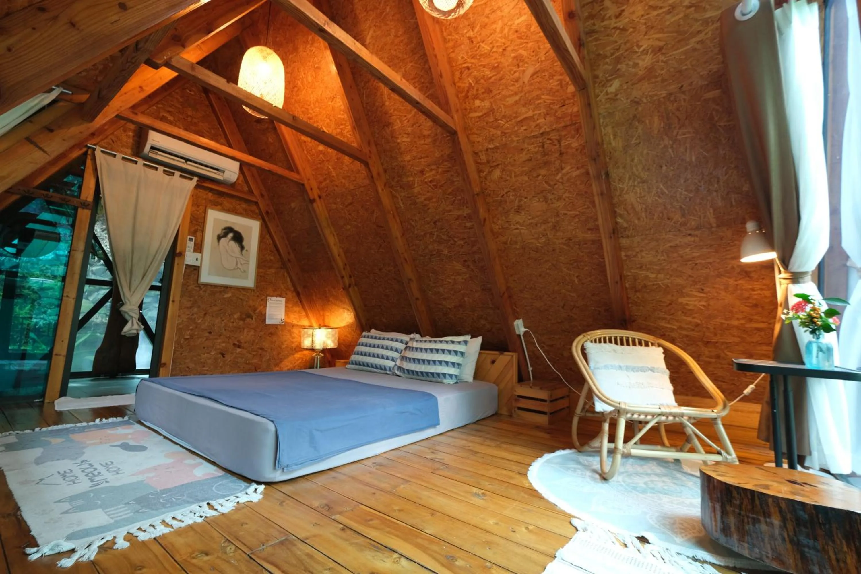 Bed in Blue Lagoon Cat Ba
