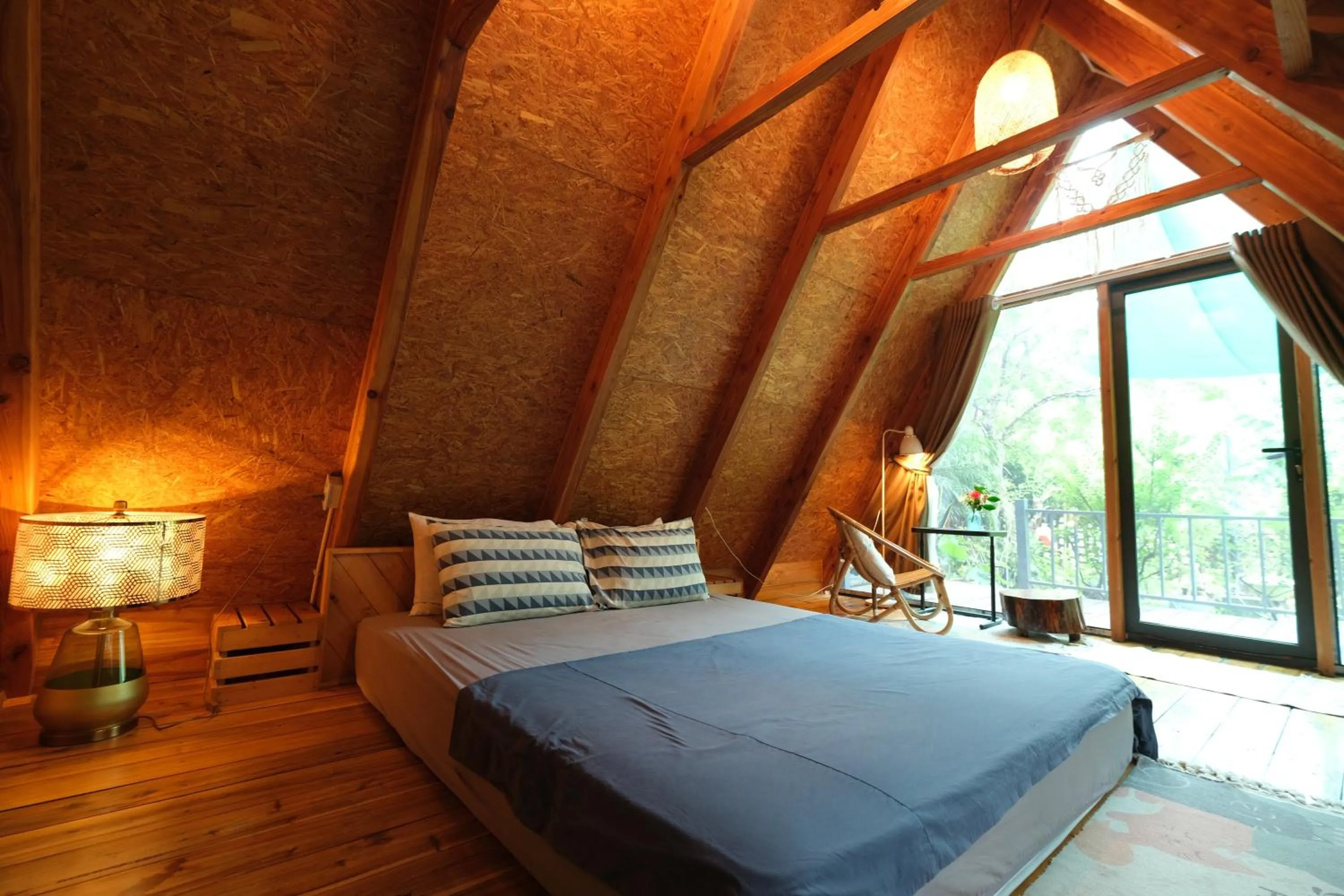 Bed in Blue Lagoon Cat Ba