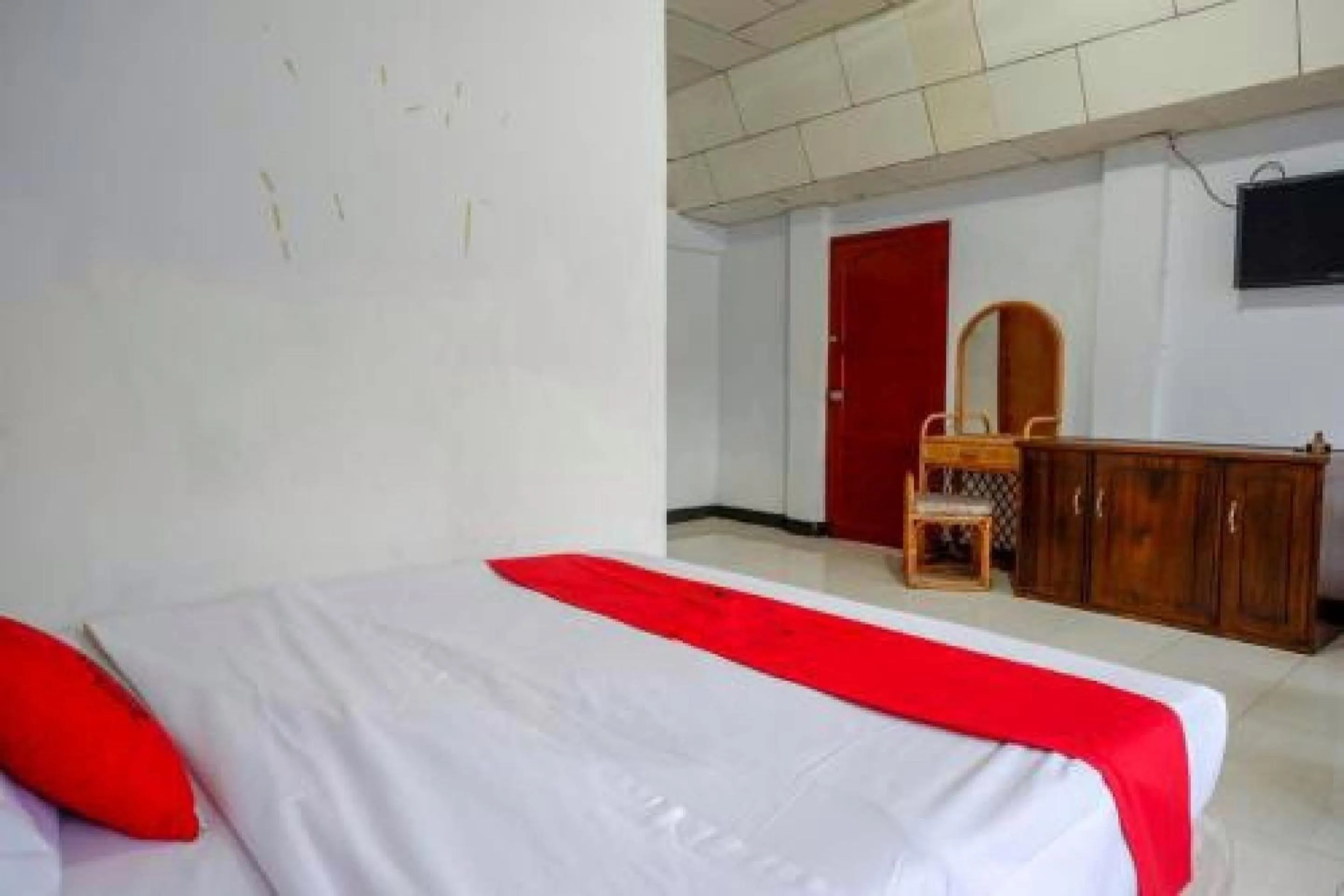 Bedroom, Bed in Hotel O Rantepao Lodge Near Patung Tedong Bonga