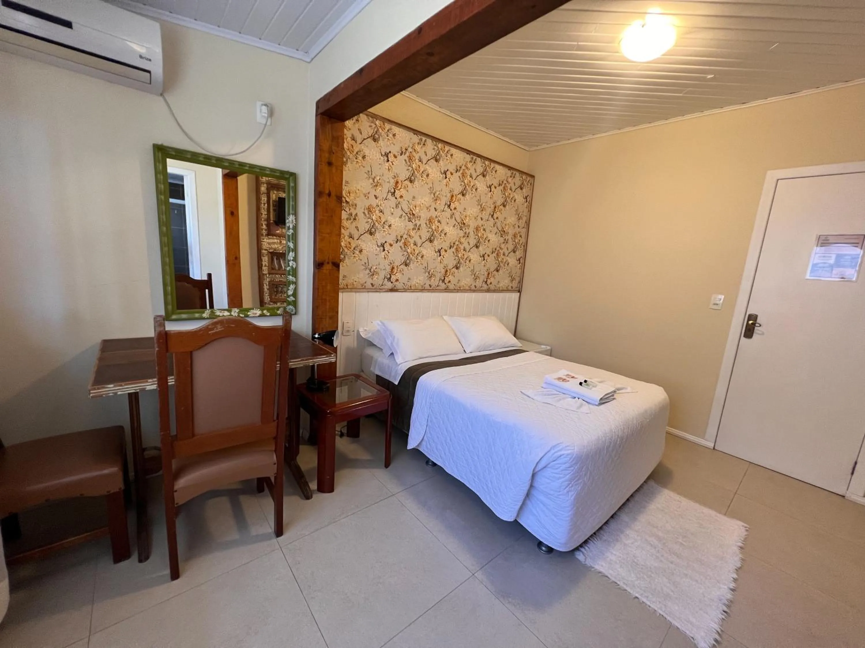Photo of the whole room, Bed in Pousada UpSerra