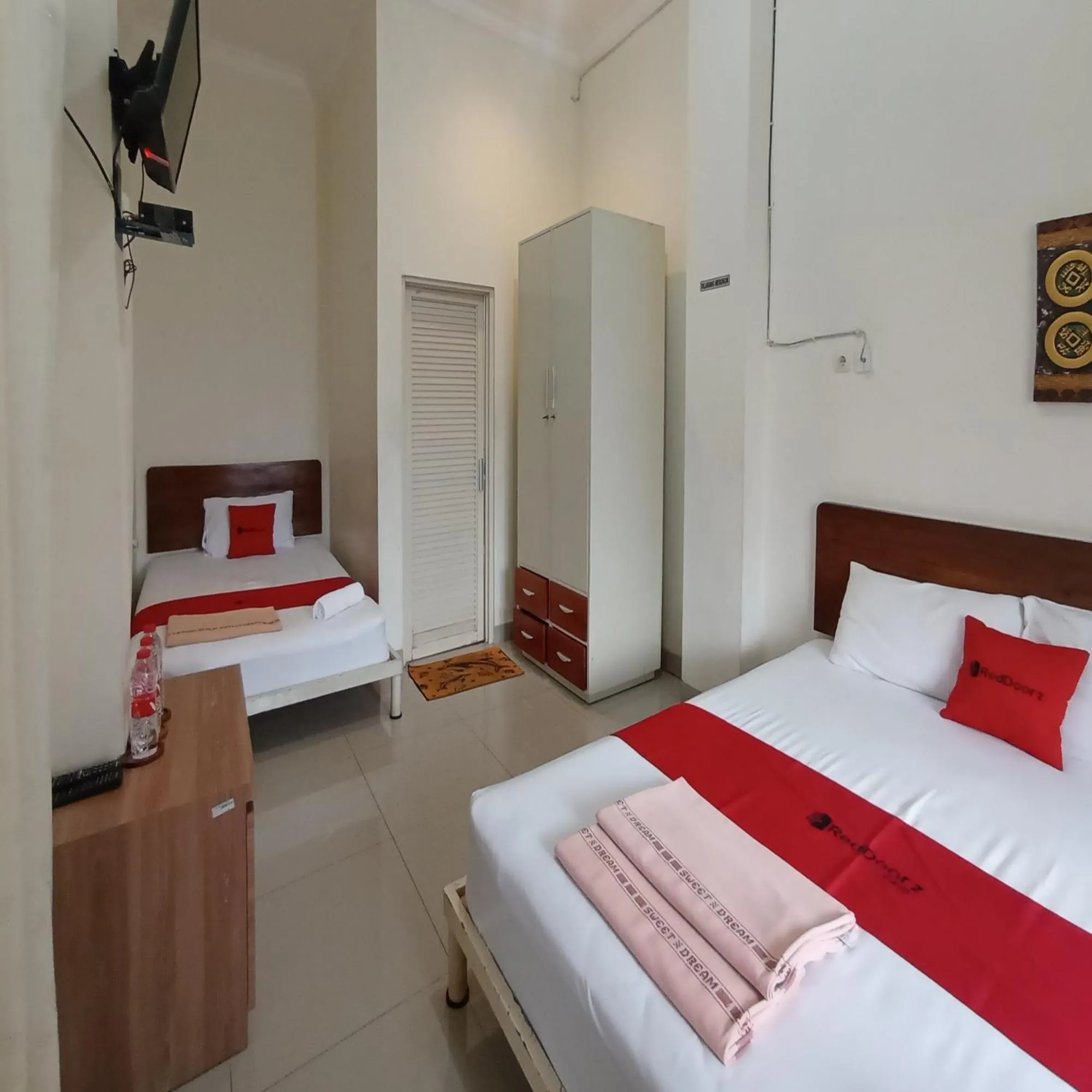 Bedroom, Bed in Super OYO 3314 Syariah House