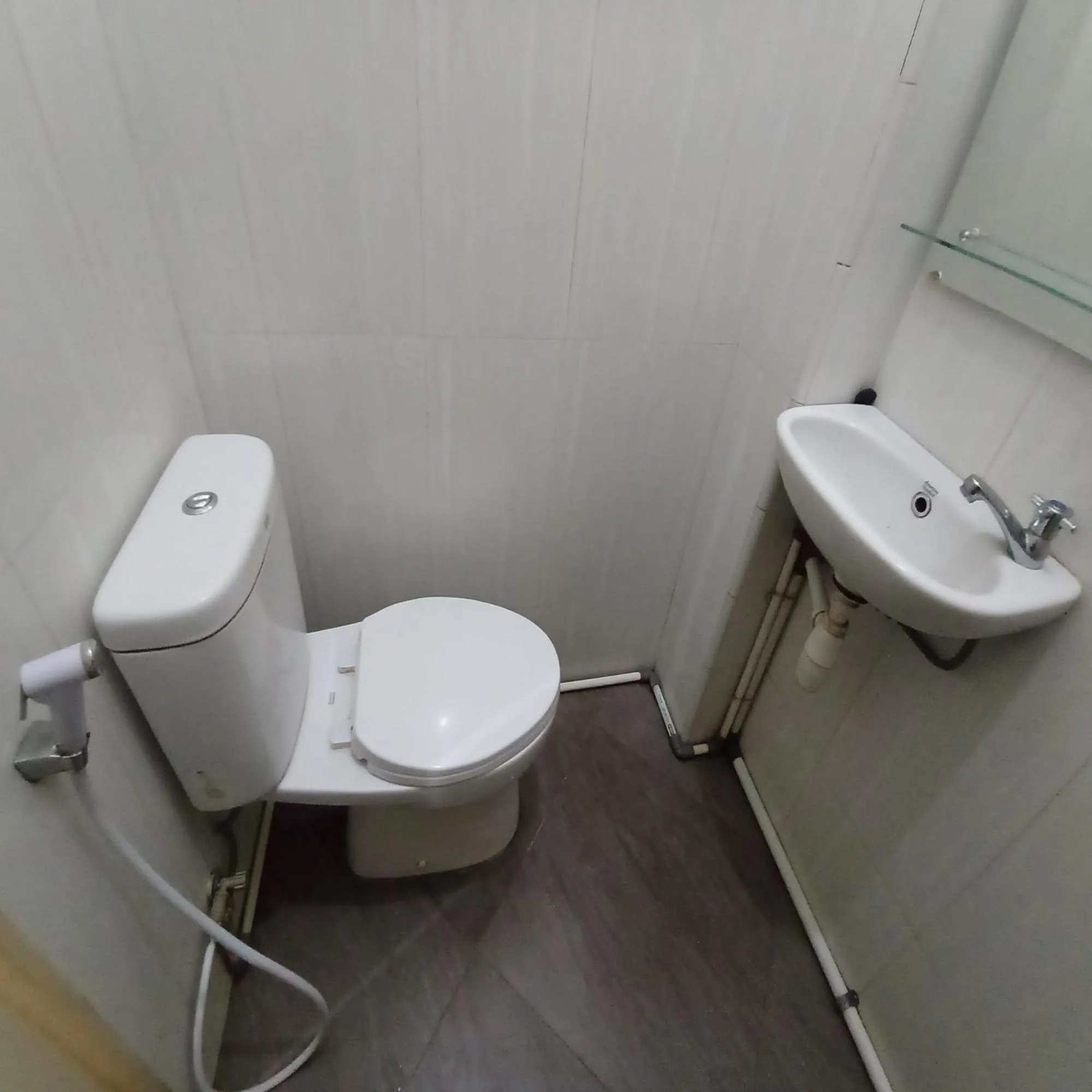 Bathroom in Super OYO 3314 Syariah House