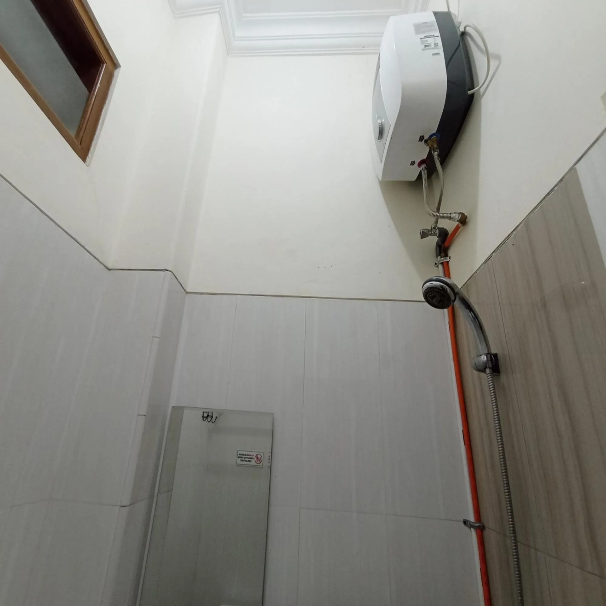 Bathroom in Super OYO 3314 Syariah House