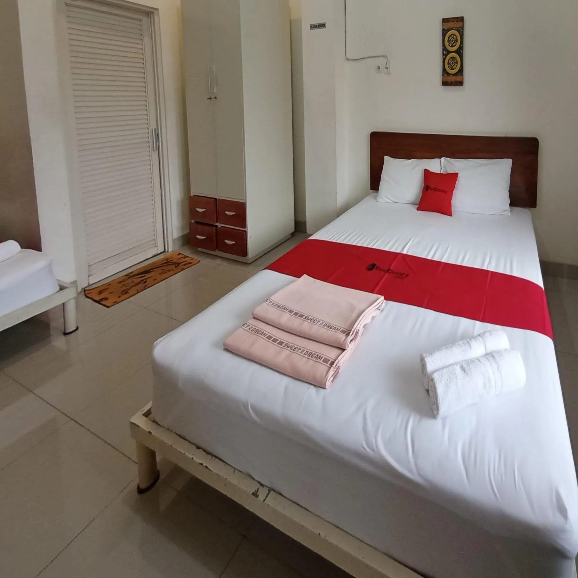 Bedroom, Bed in Super OYO 3314 Syariah House