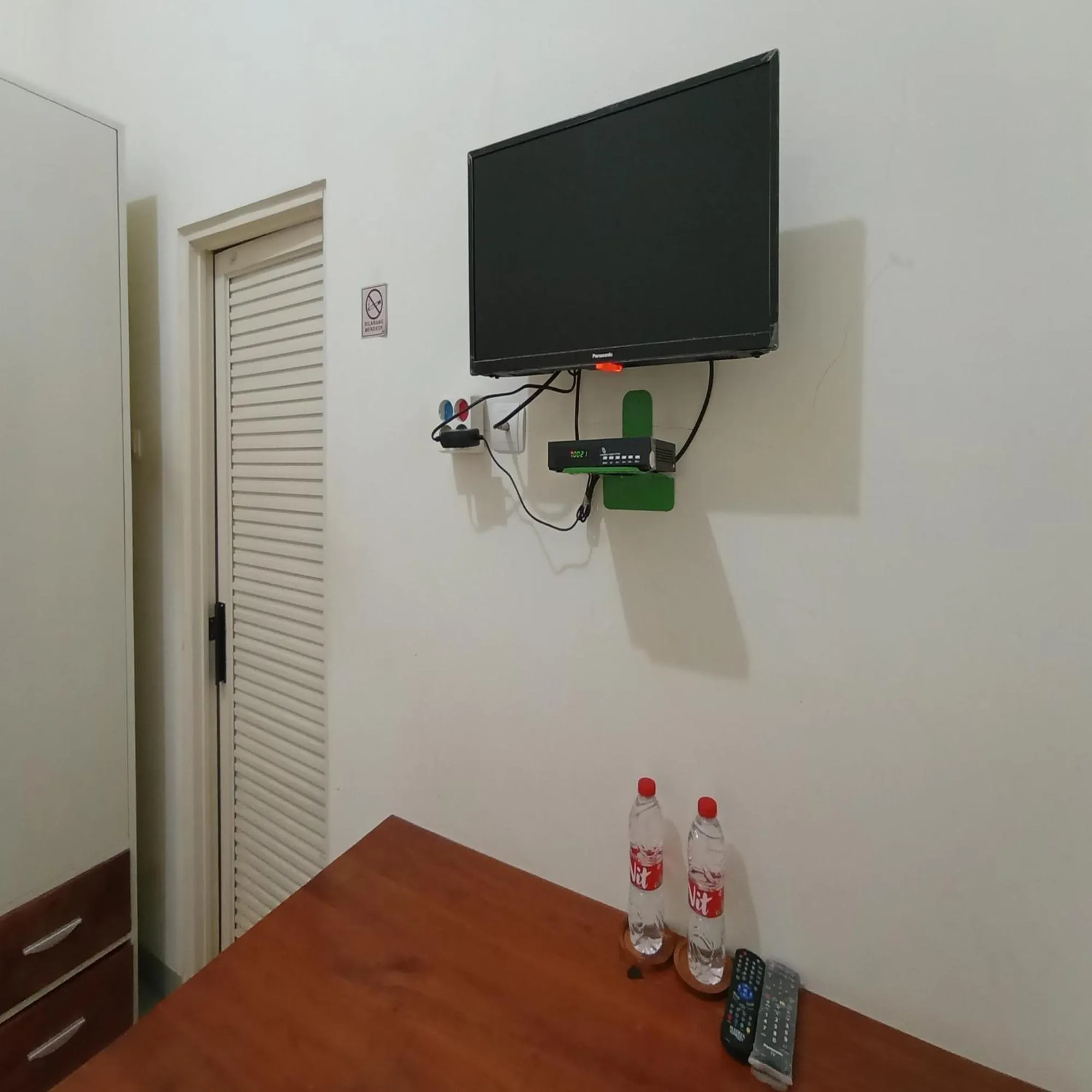 TV and multimedia in Super OYO 3314 Syariah House