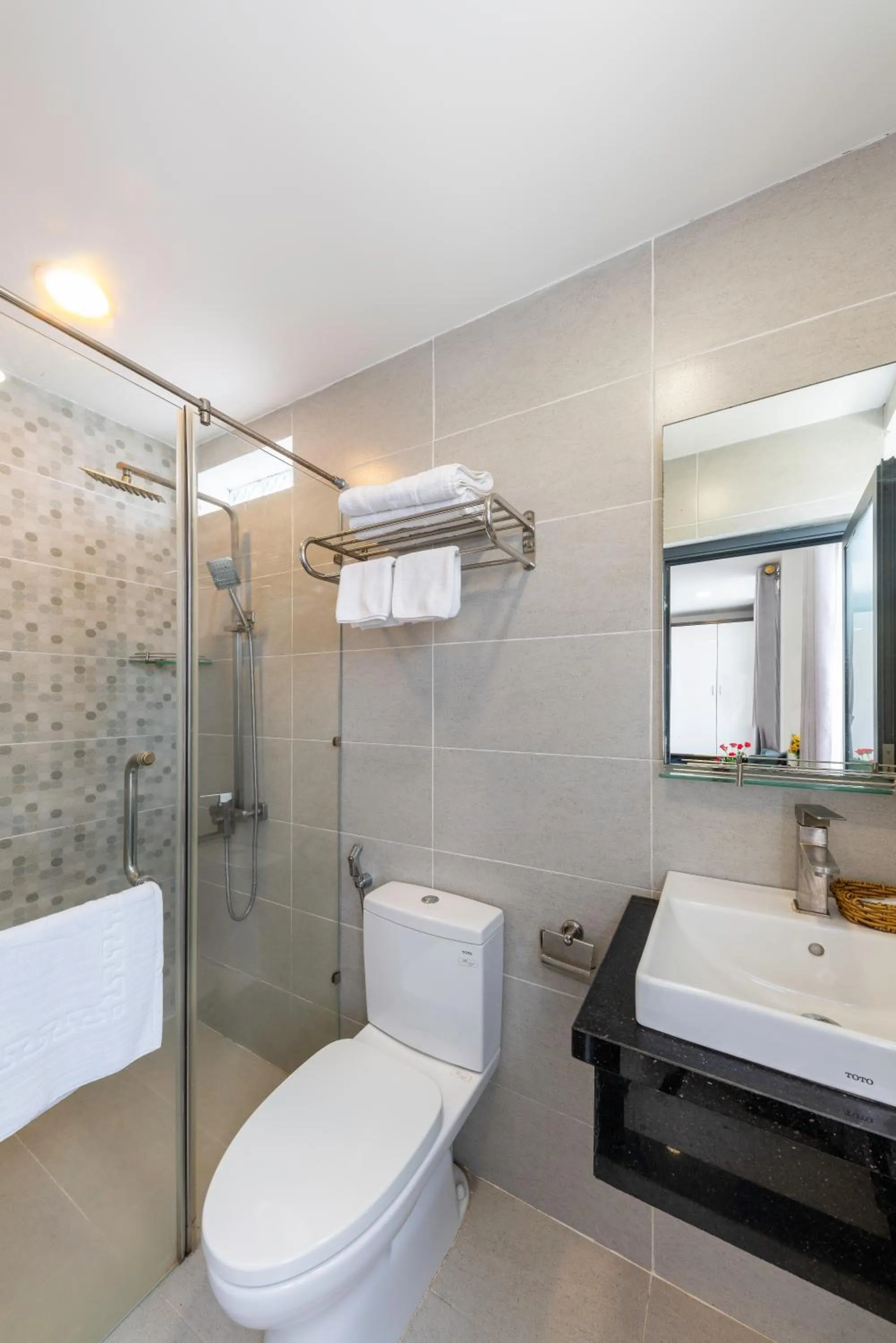 Shower in Phuc Thanh Luxury Hotel by THG