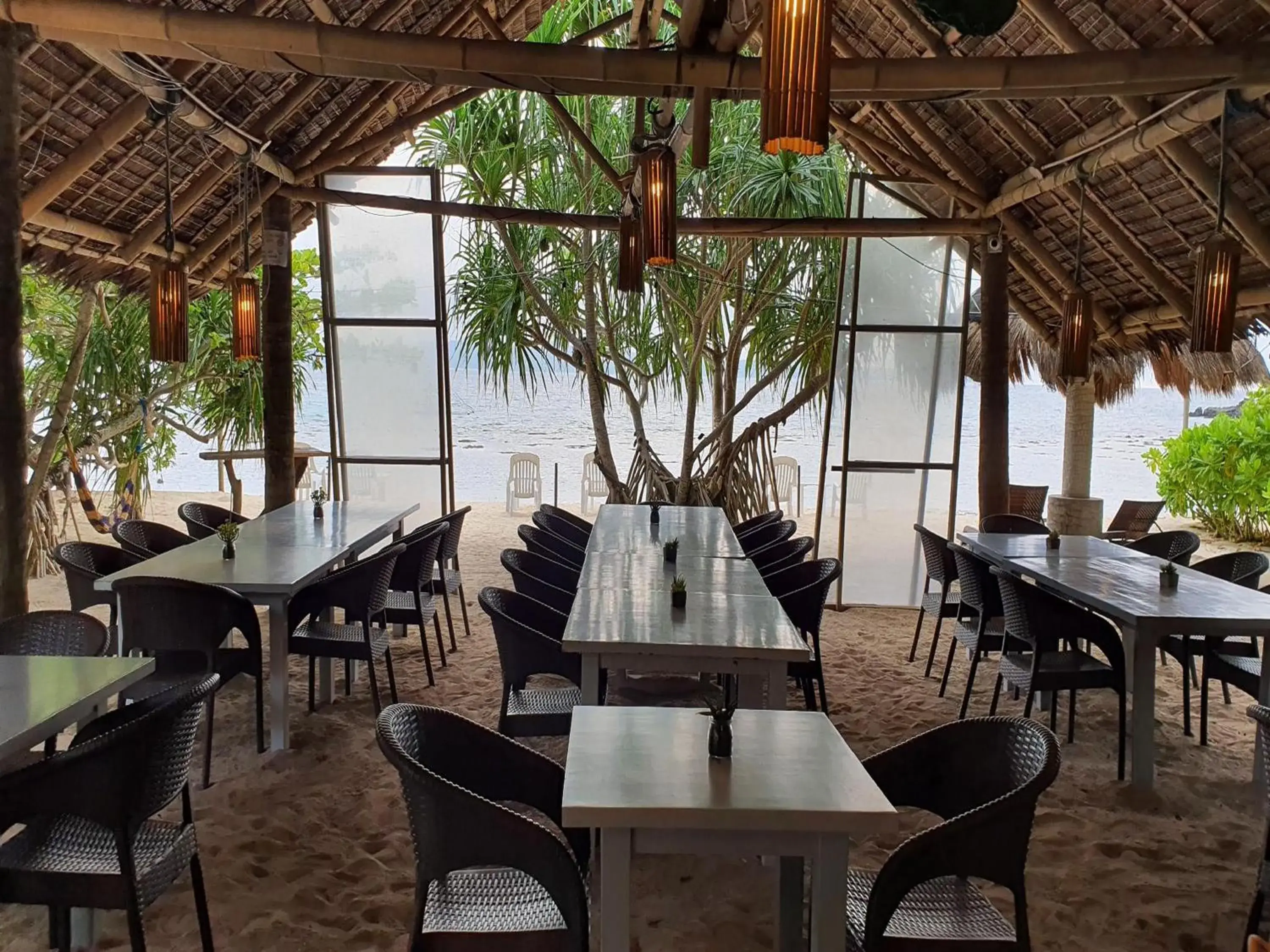 Restaurant/places to eat in Pili Beach Resort Agmanic Restaurant/places to eat in Pili Beach Resort Agmanic