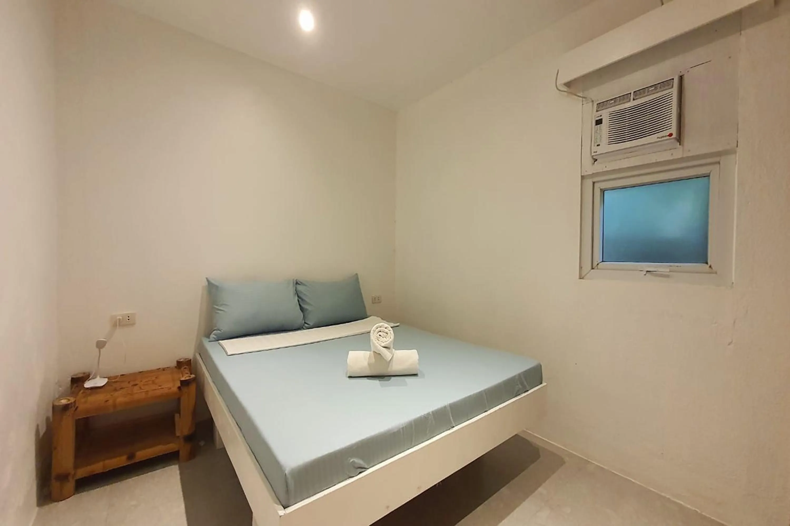 Bedroom, Bed in Pili Beach Resort Agmanic