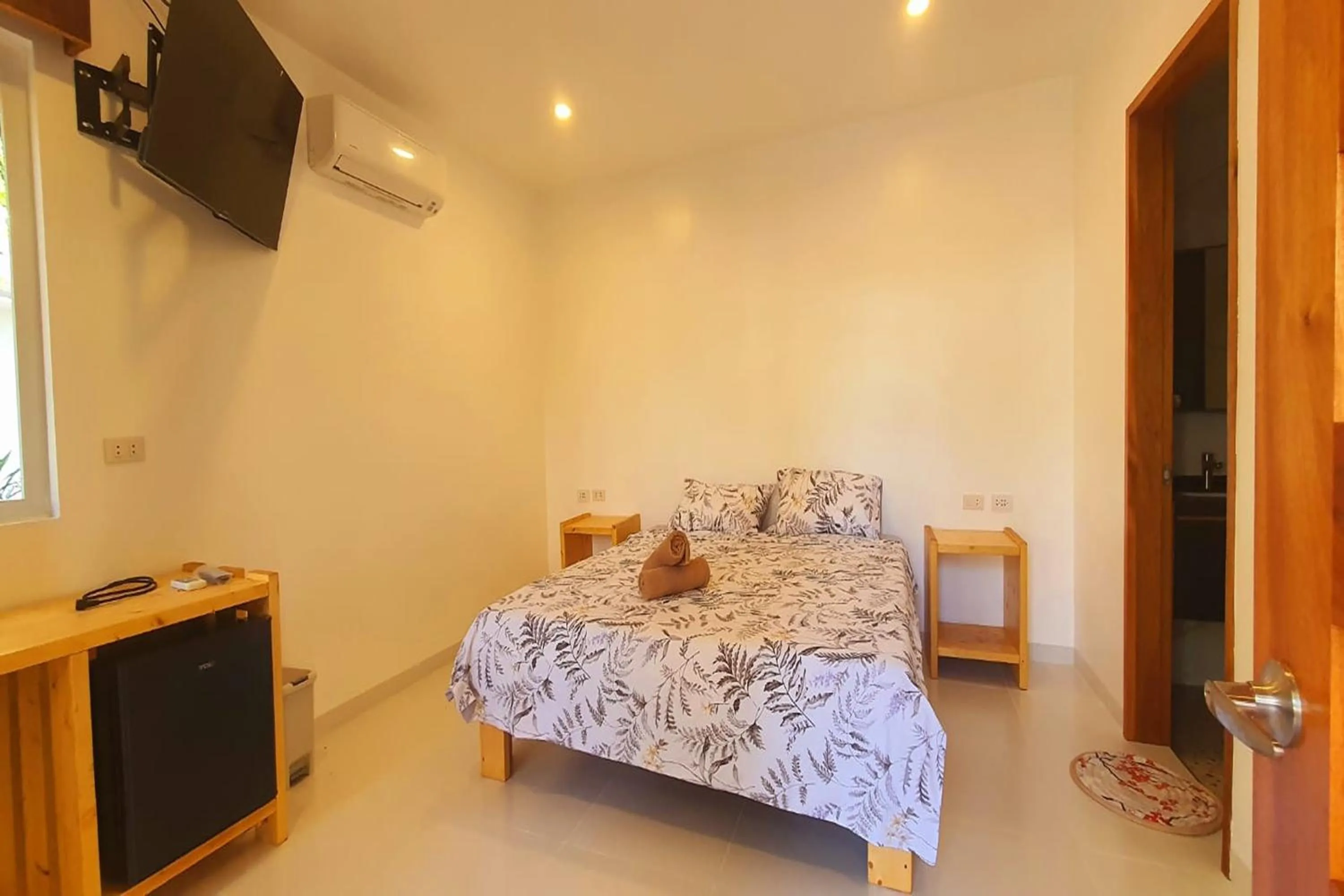 Bedroom, Bed in Pili Beach Resort Agmanic