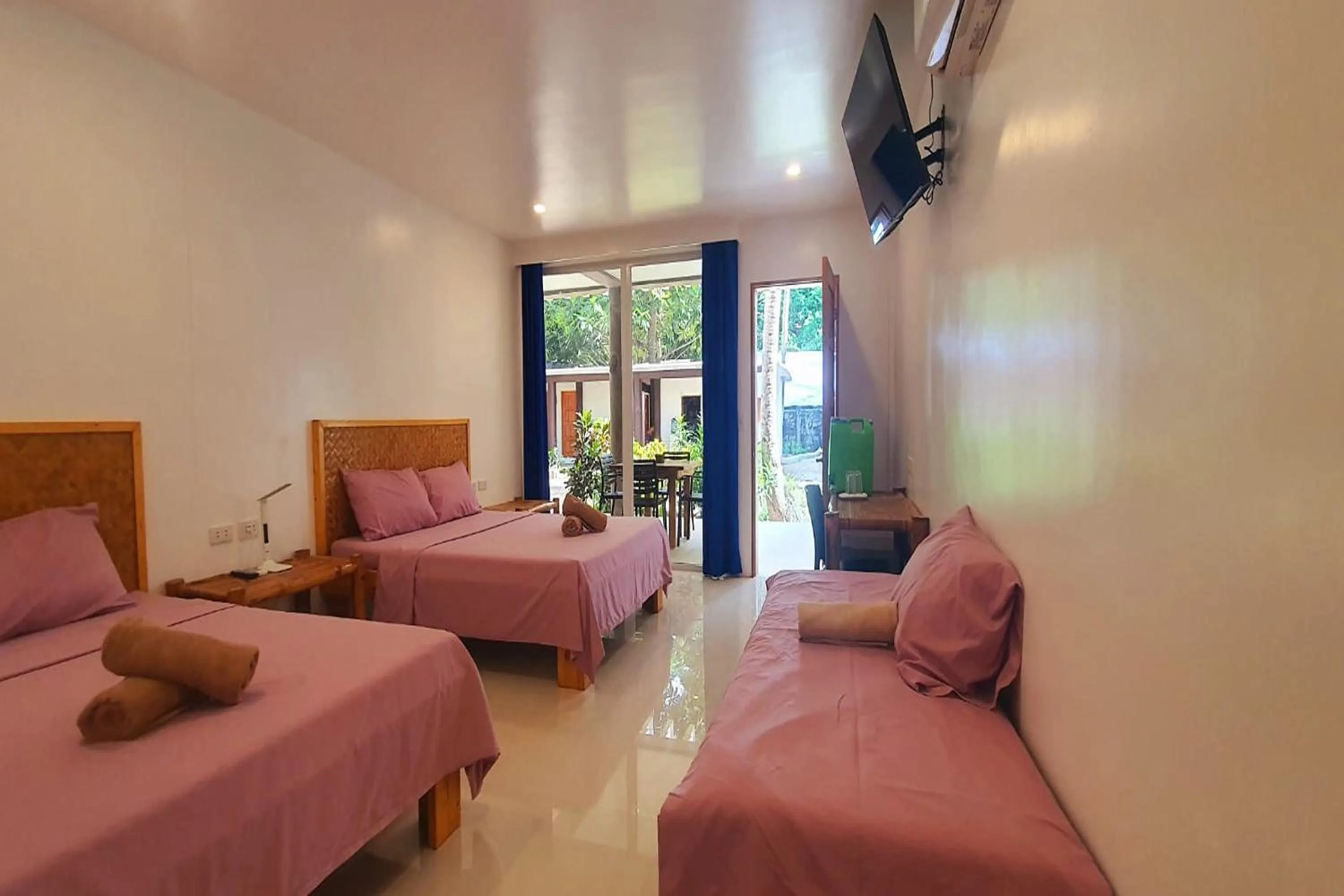 Bedroom, Bed in Pili Beach Resort Agmanic