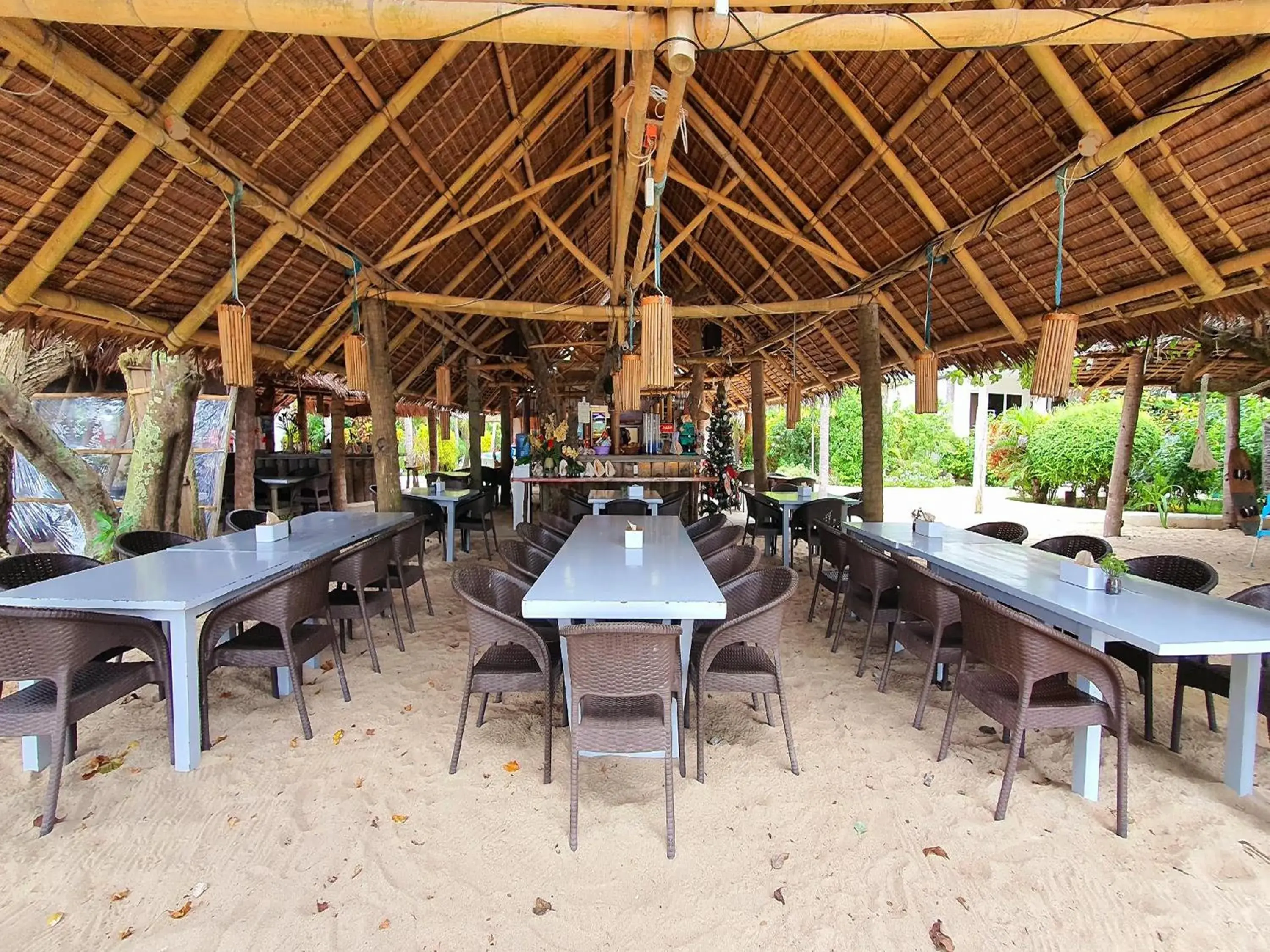 Restaurant/places to eat in Pili Beach Resort Agmanic Restaurant/places to eat in Pili Beach Resort Agmanic