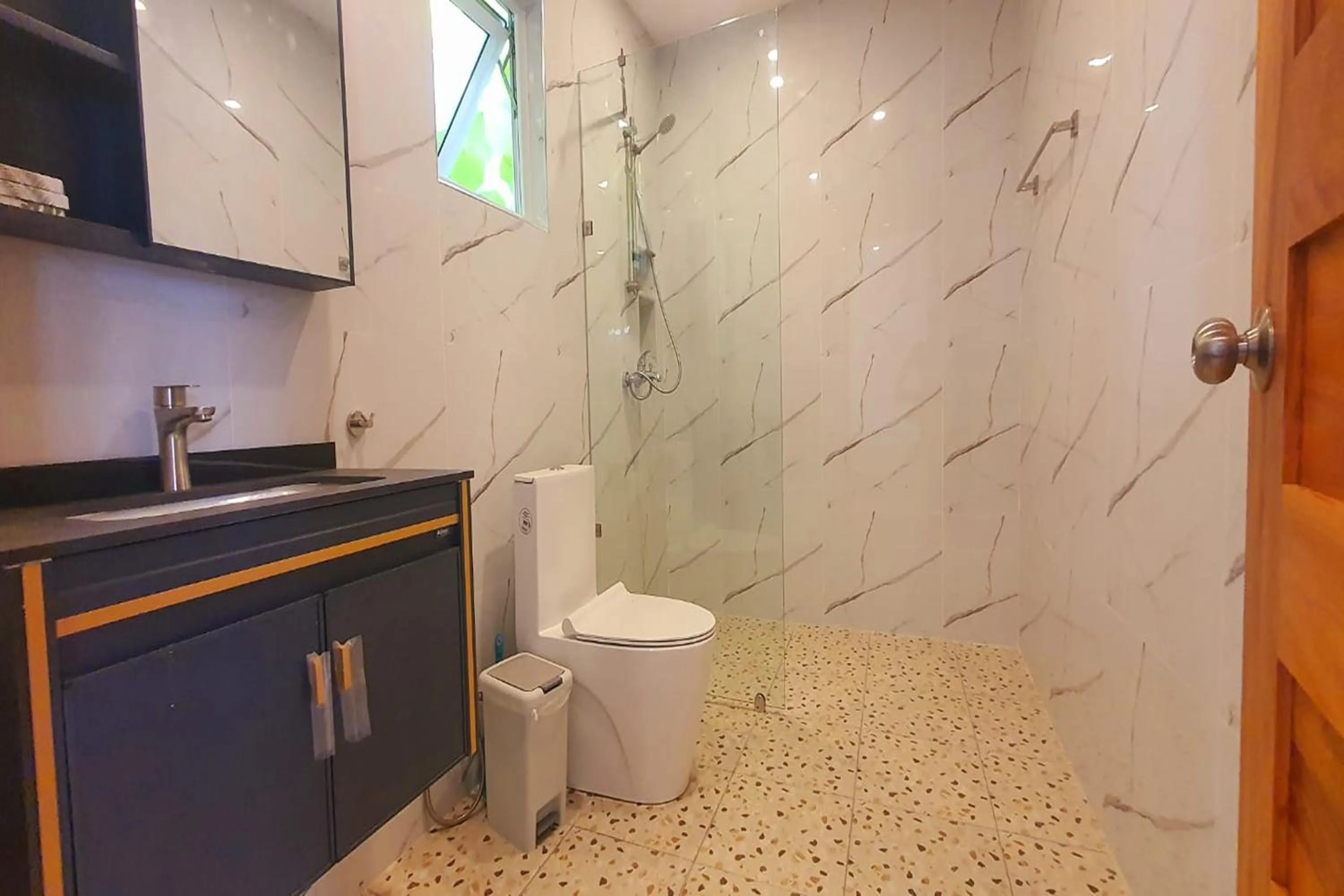 Bathroom in Pili Beach Resort Agmanic