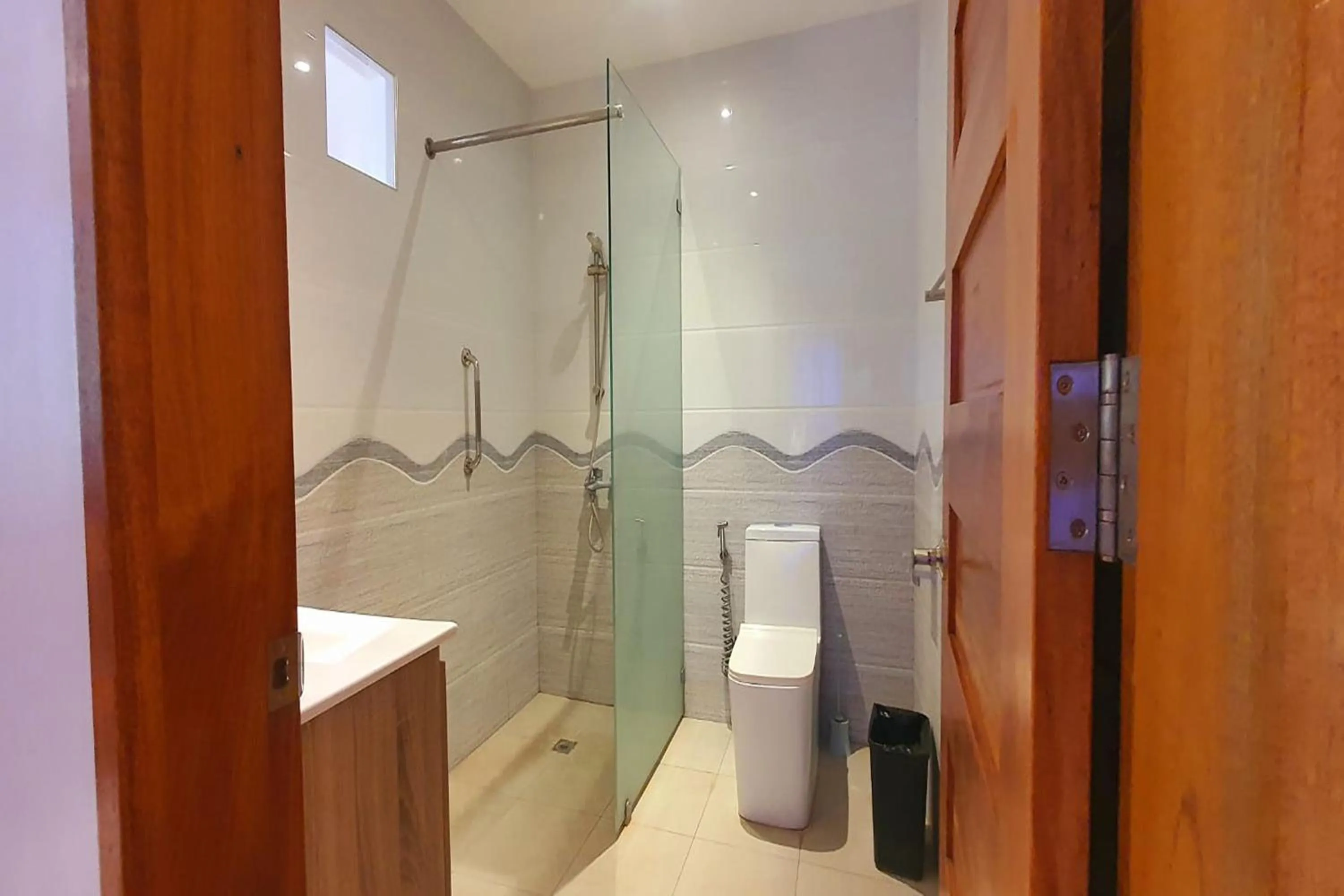 Bathroom in Pili Beach Resort Agmanic