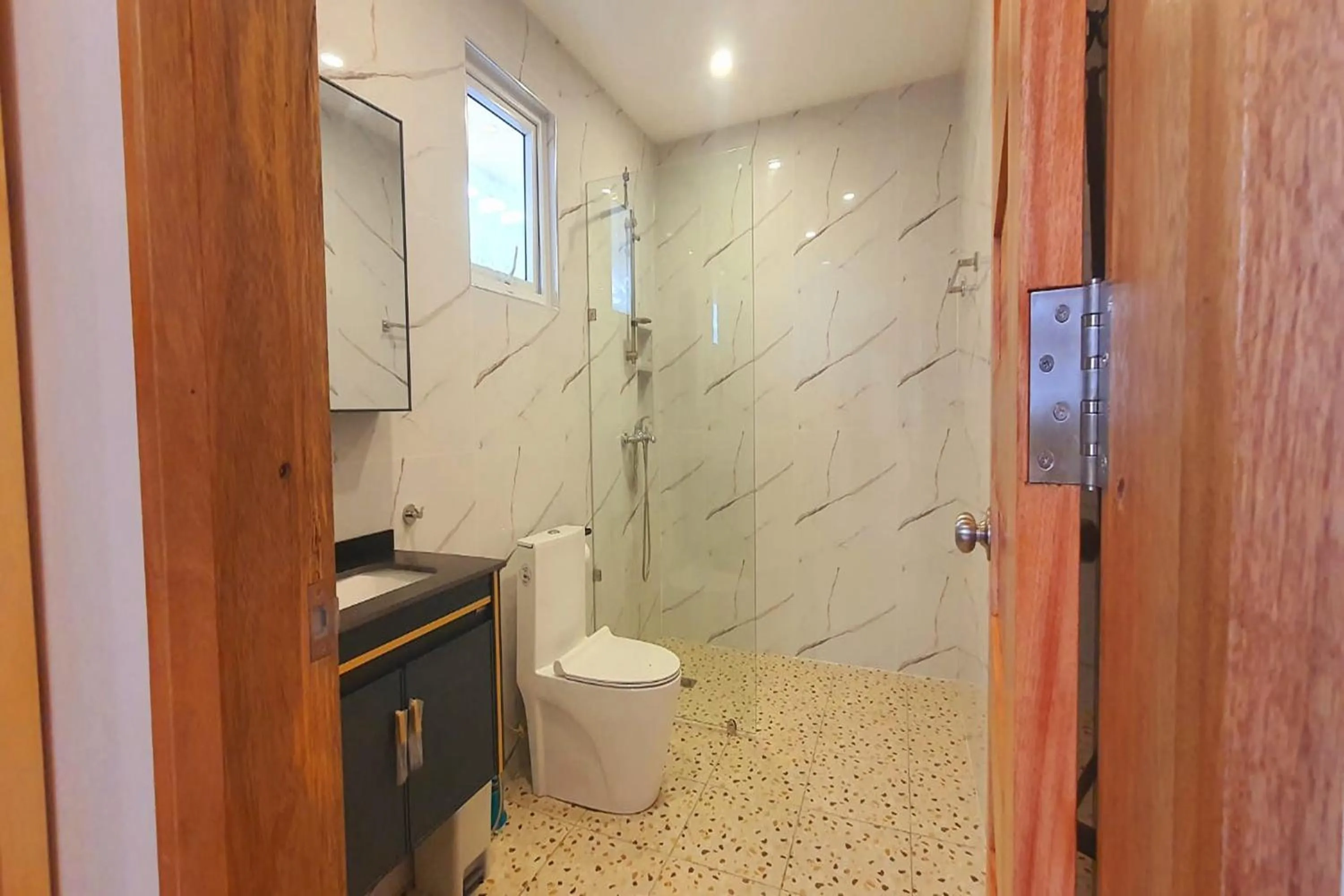 Bathroom in Pili Beach Resort Agmanic