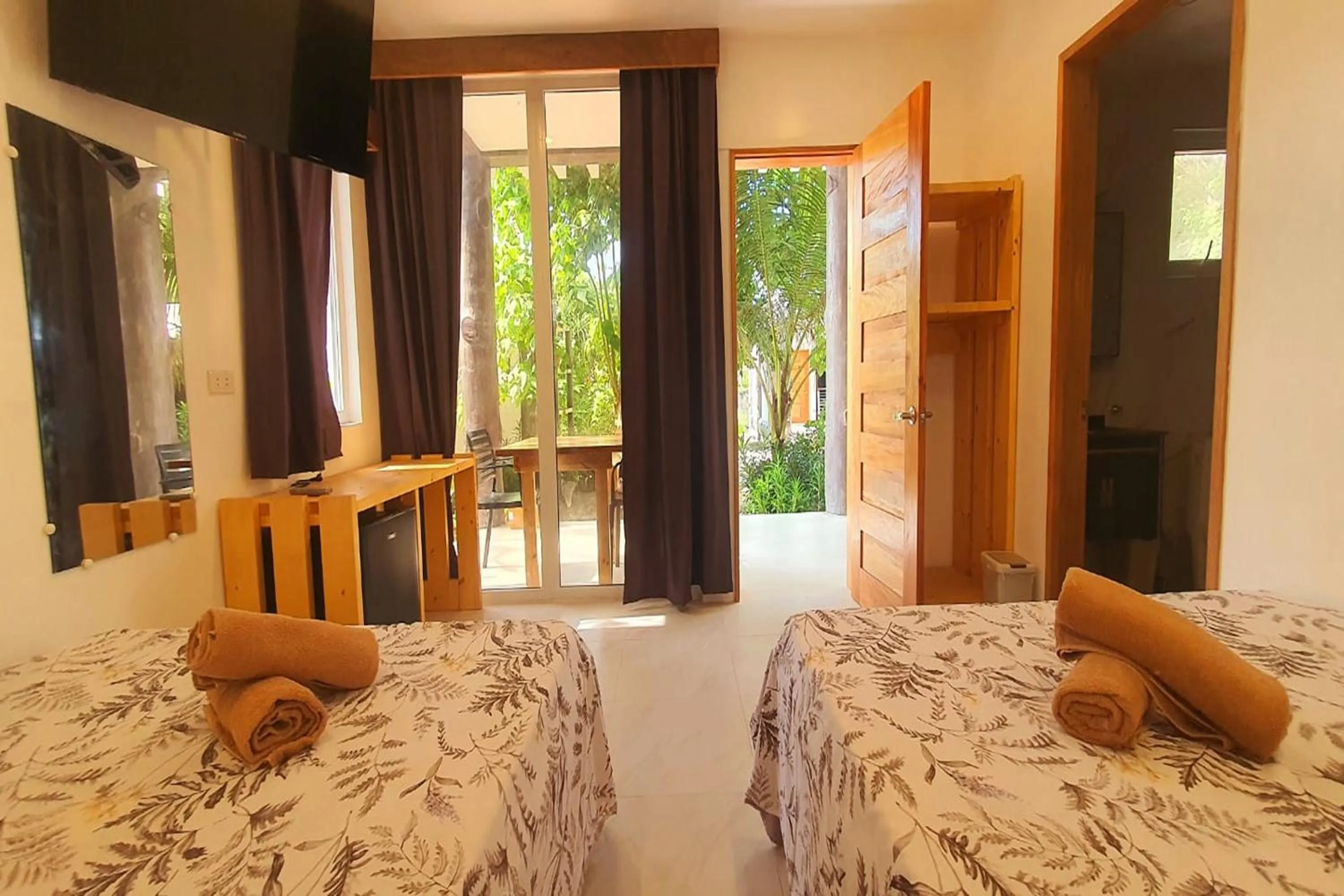 Bedroom, Bed in Pili Beach Resort Agmanic