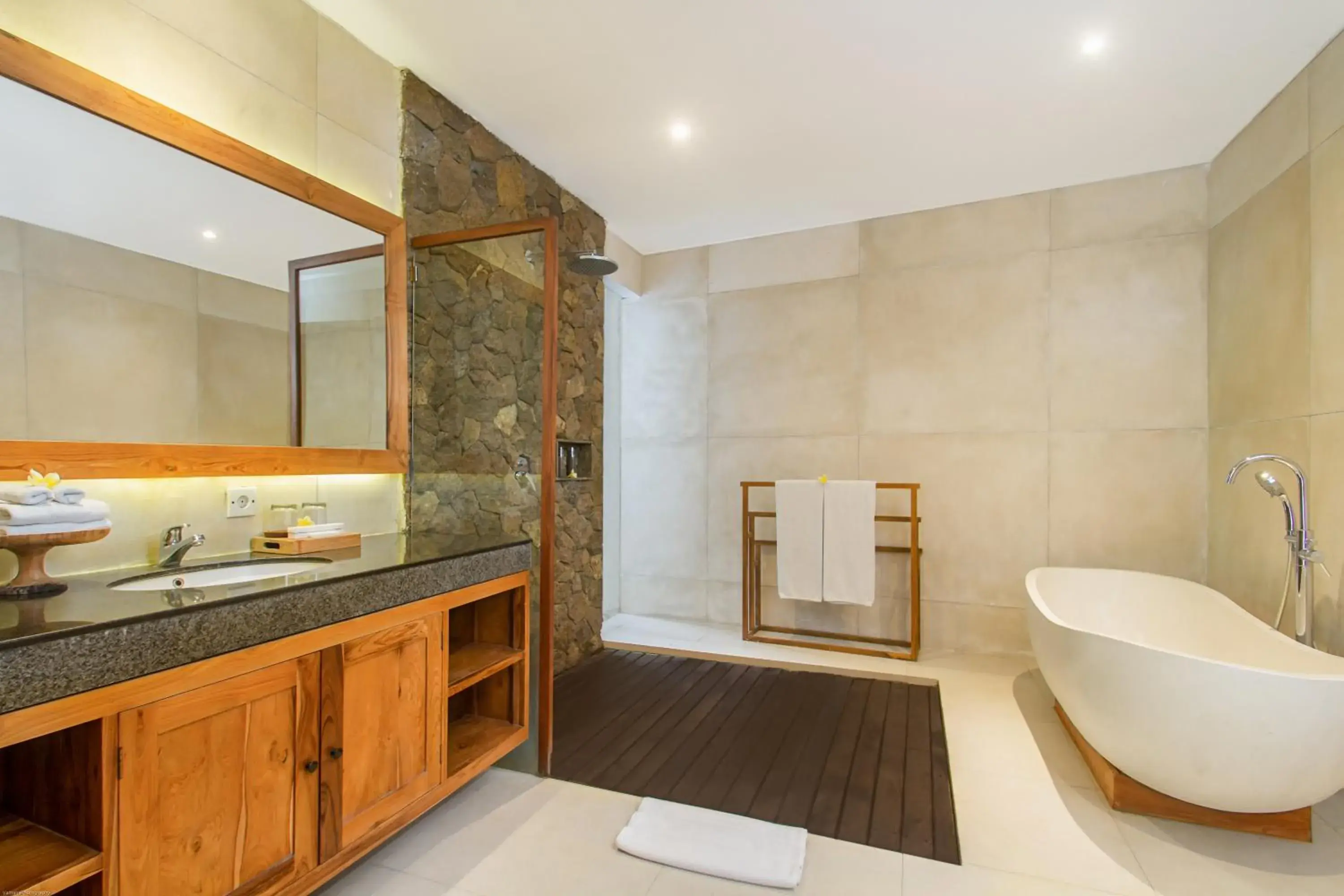 Shower in de Metra Villa Ubud by GenuineHost Shower in de Metra Villa Ubud by GenuineHost