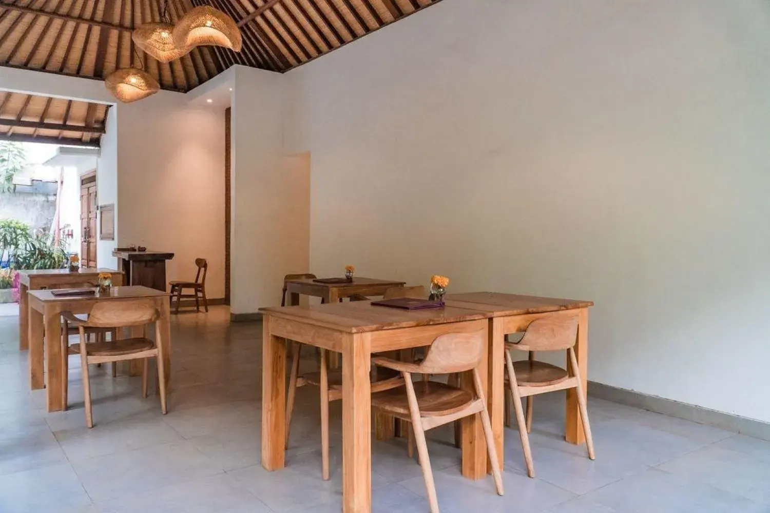 Restaurant/places to eat in de Metra Villa Ubud by GenuineHost Restaurant/places to eat in de Metra Villa Ubud by GenuineHost