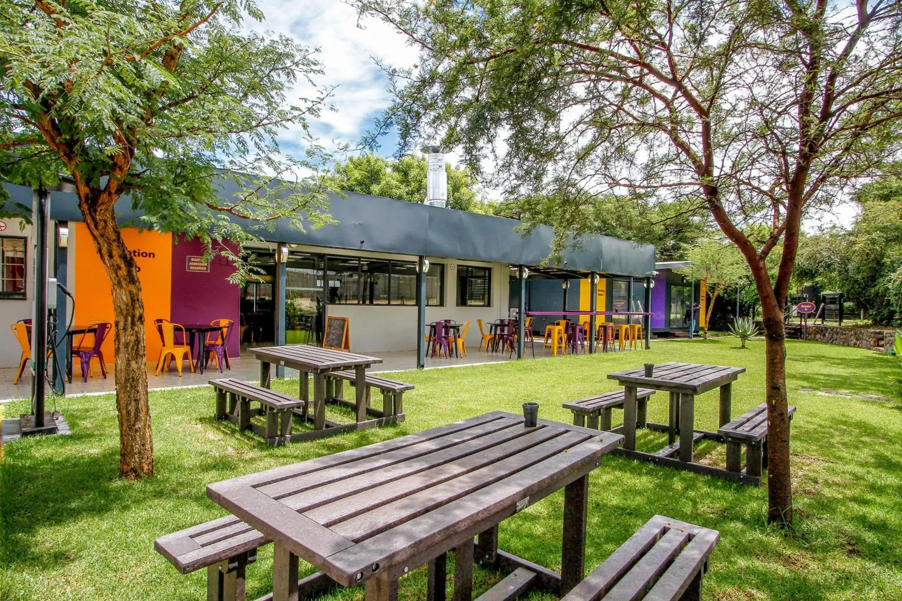 Restaurant/places to eat in SleepOver Lanseria Restaurant/places to eat in SleepOver Lanseria