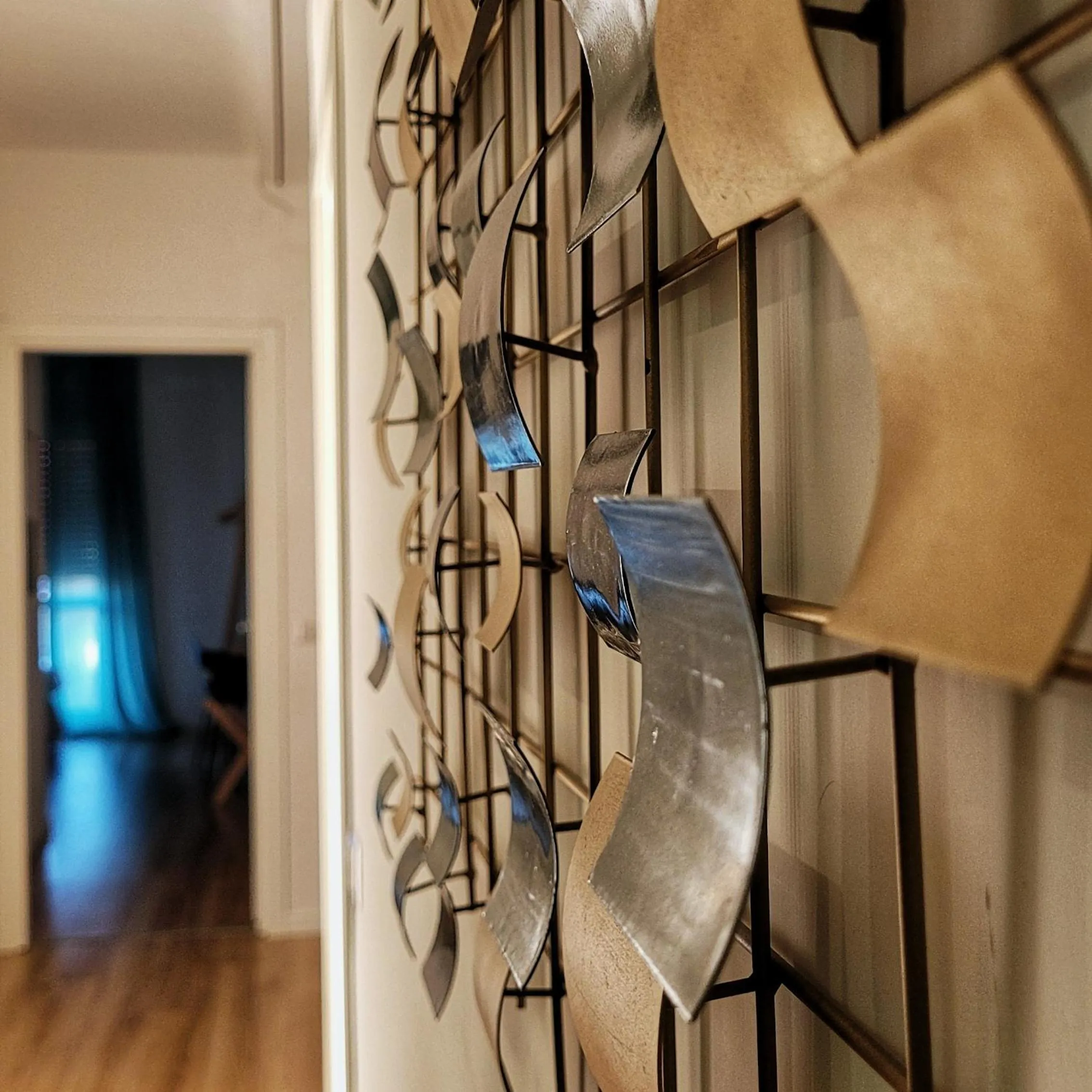 Decorative detail in Tufo Giallo Rooms