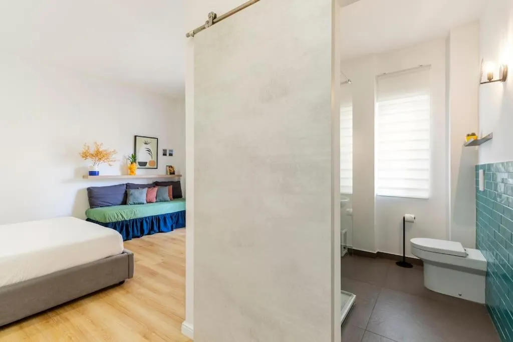 Toilet, Bed in Tufo Giallo Rooms