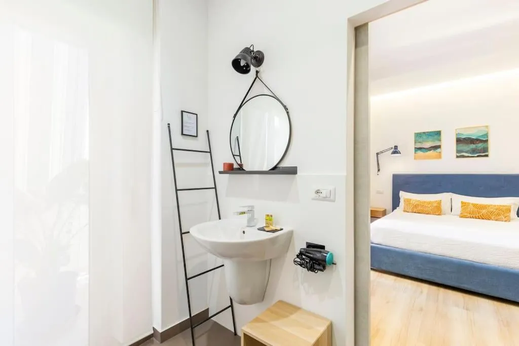 Bathroom, Bed in Tufo Giallo Rooms