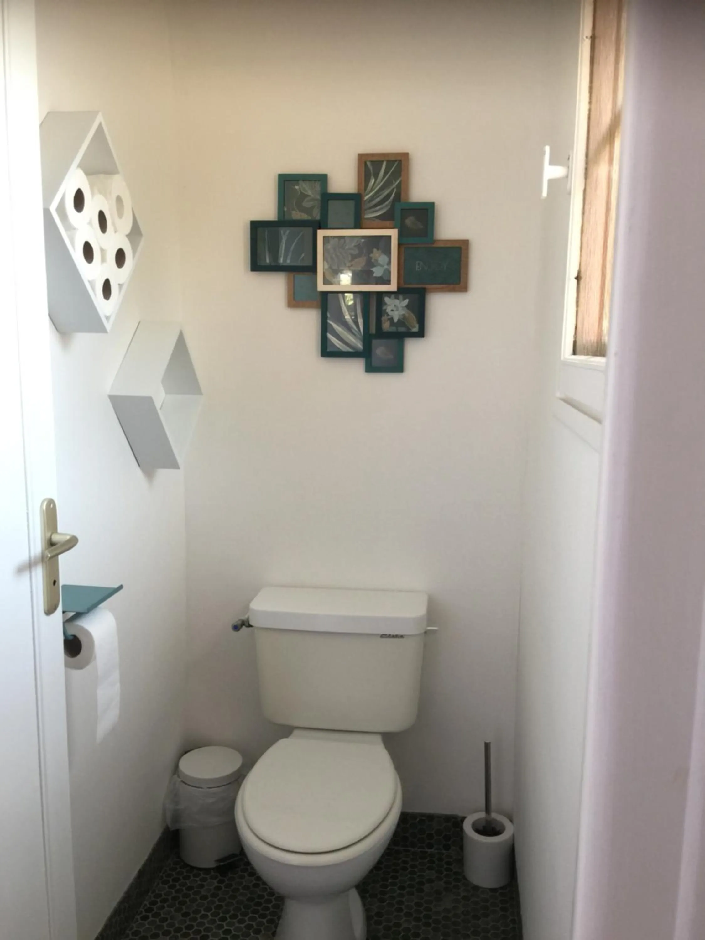 Toilet in Aux portes de Pornichet, Chambres d'hôtes Ty'Sacha