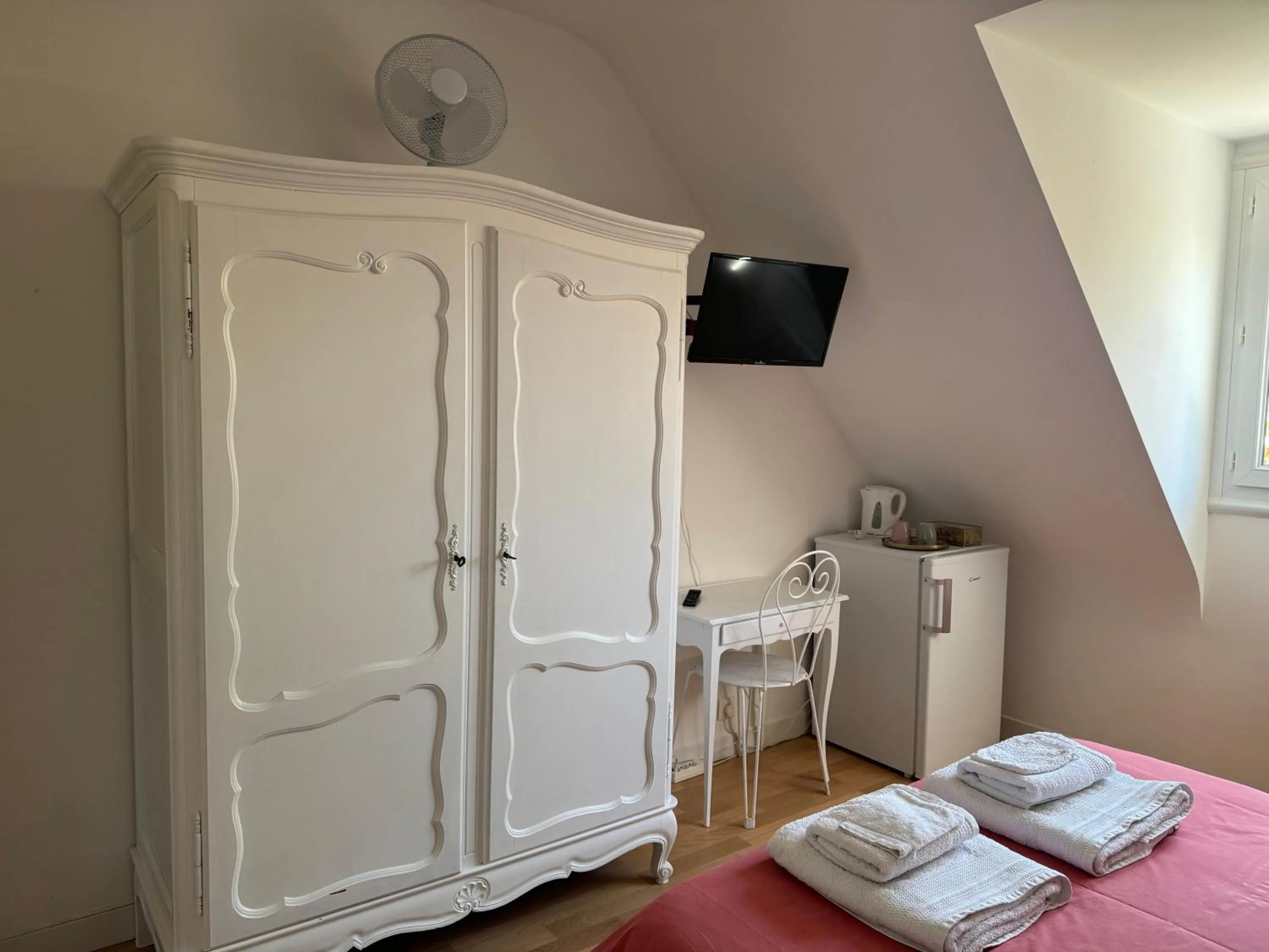 TV and multimedia, Bed in Aux portes de Pornichet, Chambres d'hôtes Ty'Sacha