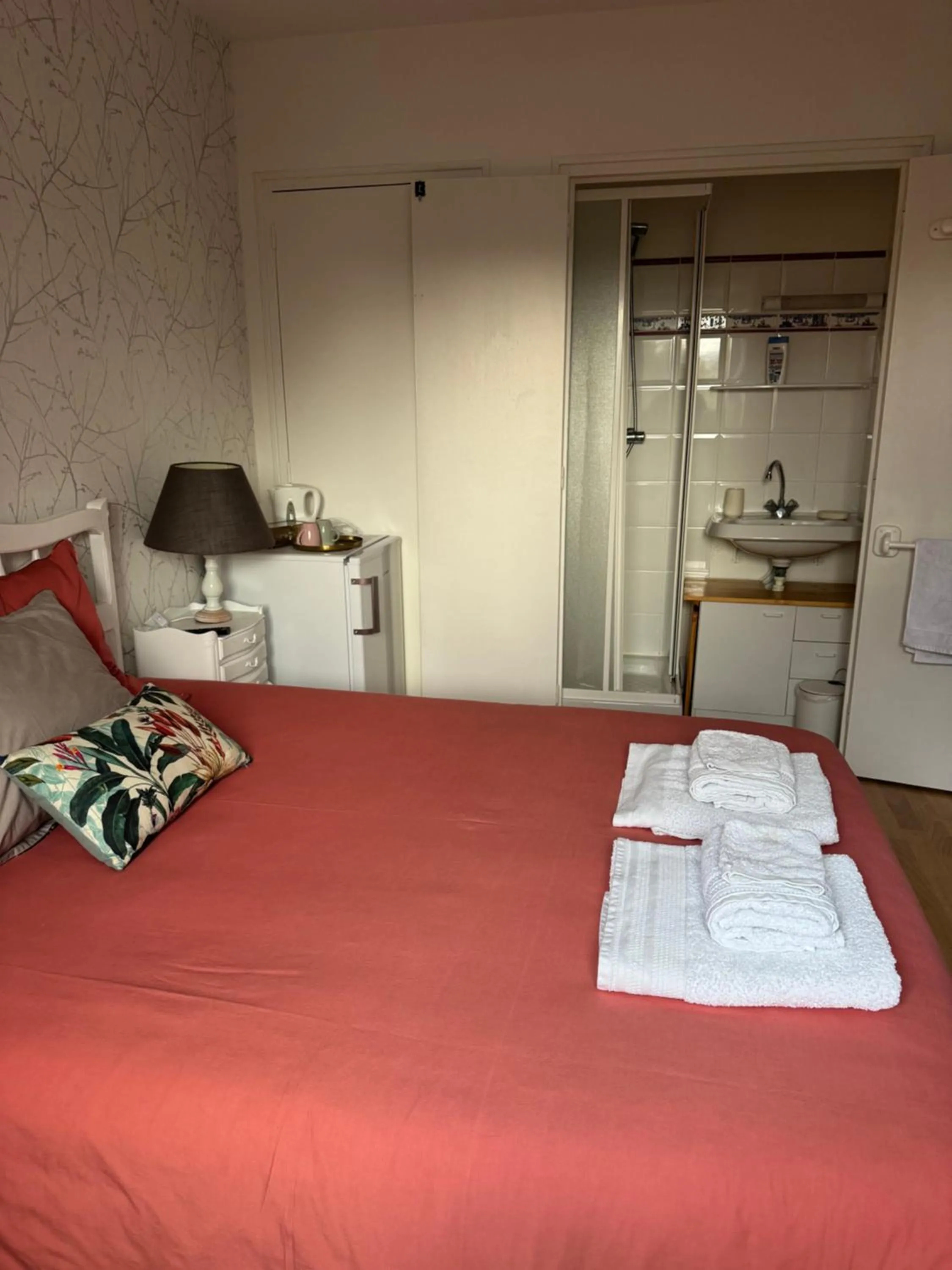 Bathroom, Bed in Aux portes de Pornichet, Chambres d'hôtes Ty'Sacha