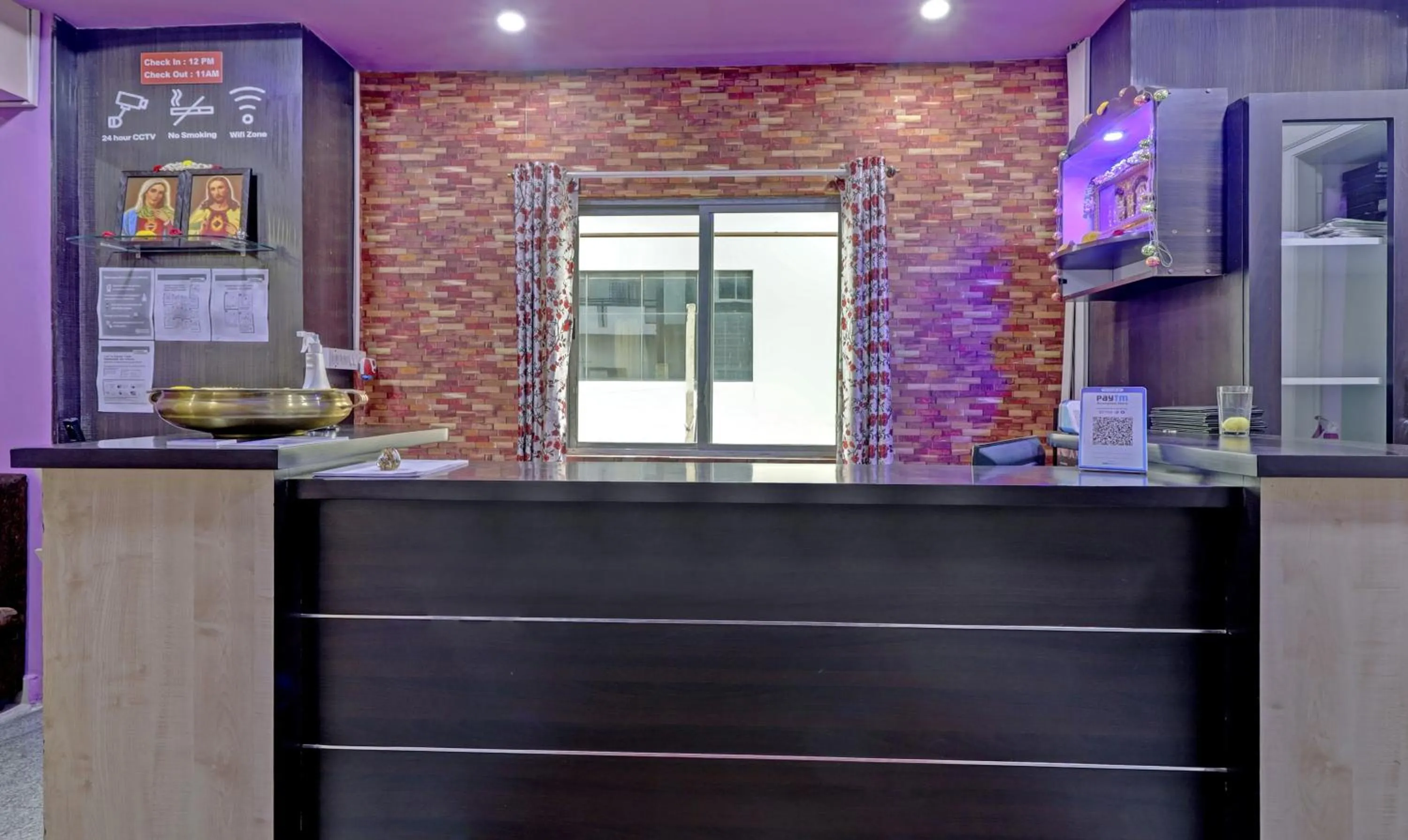 Lobby or reception in Guru Comfort, 100 m from Apollo Hospital