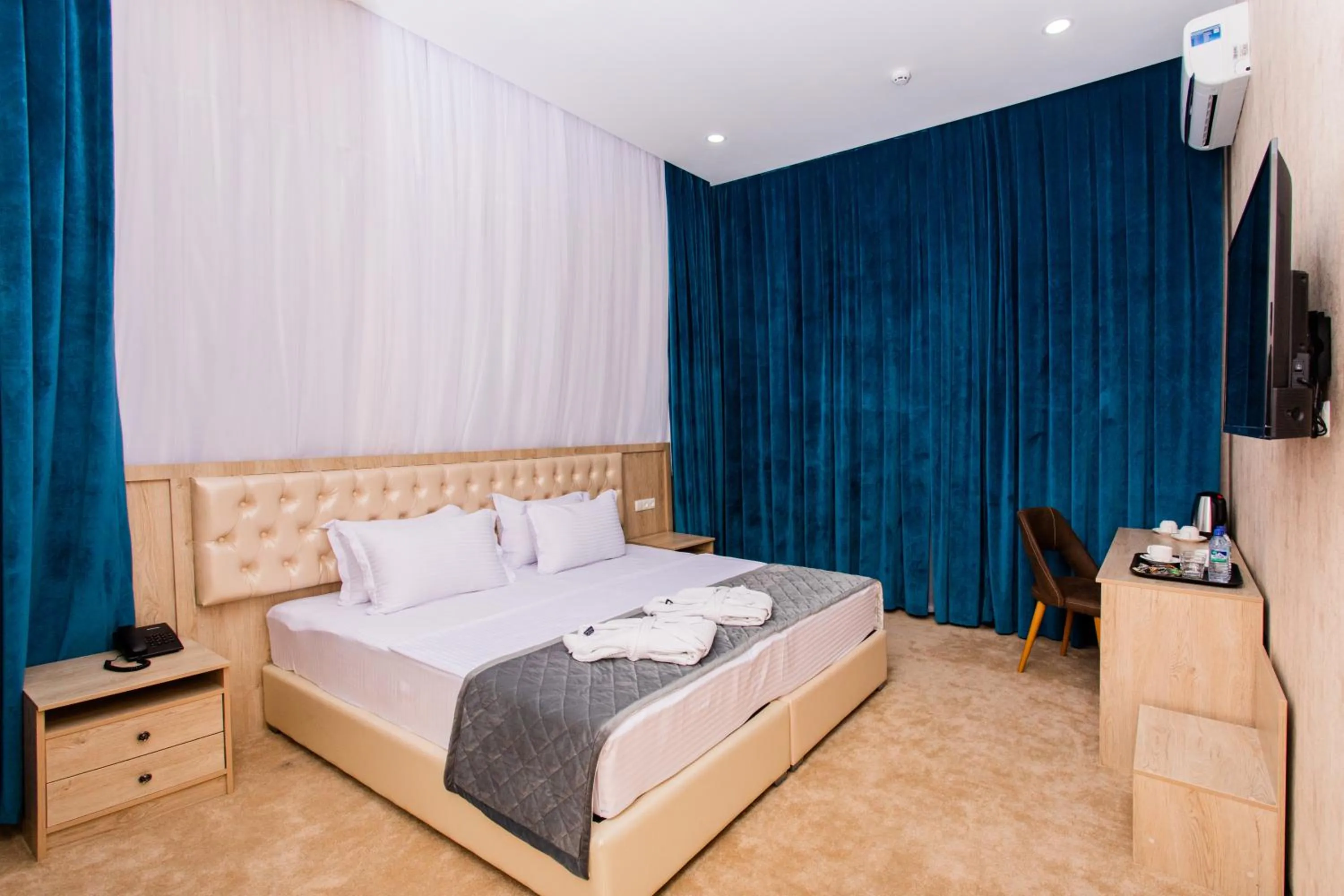 Breakfast, Bed in Gabrielle International Hotel