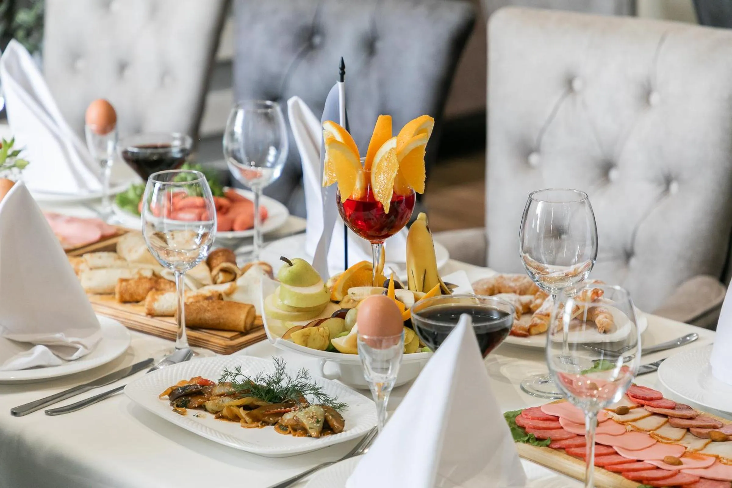 Restaurant/places to eat in Gabrielle International Hotel