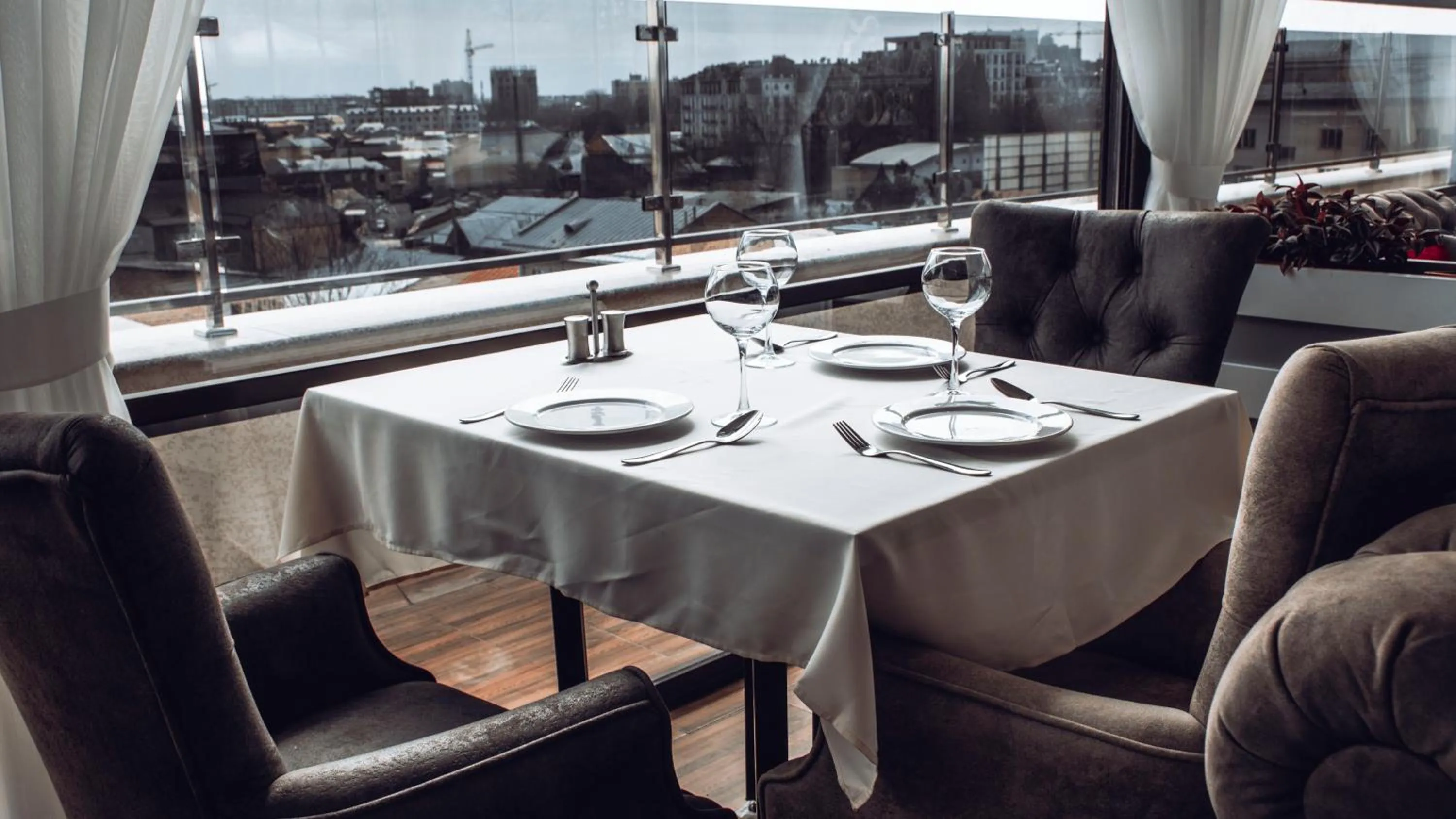 Restaurant/places to eat in Gabrielle International Hotel