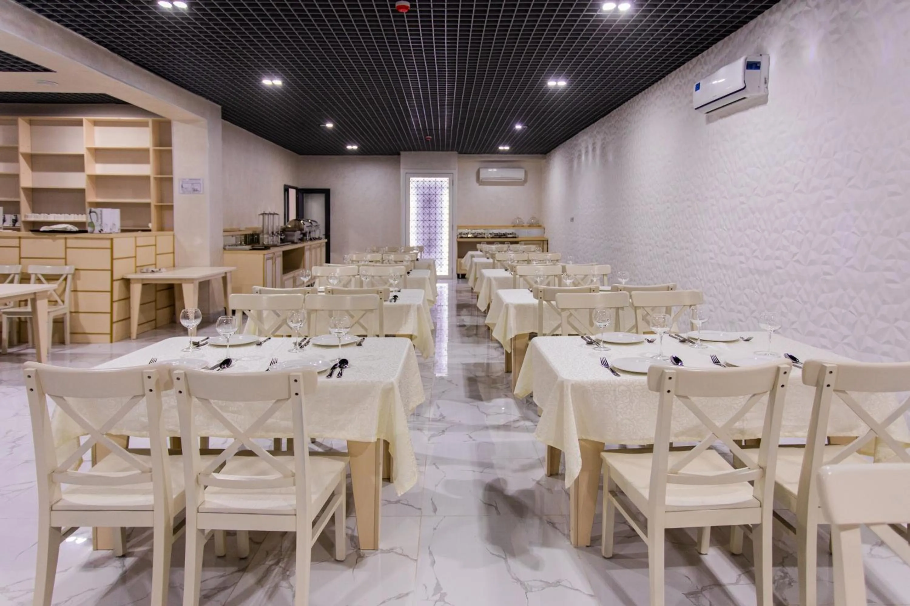 Restaurant/places to eat in Gabrielle International Hotel