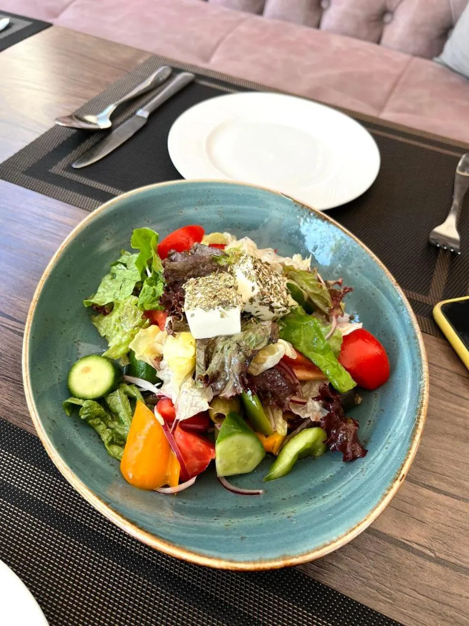 Restaurant/places to eat in Gabrielle International Hotel