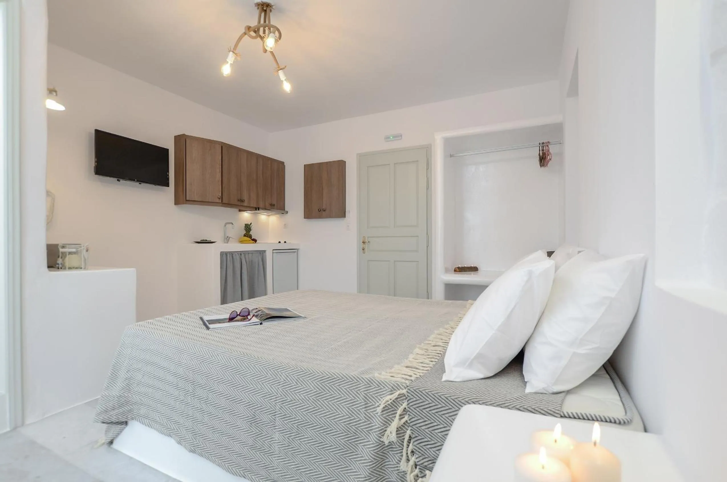 Photo of the whole room, Bed in Casa Verde Di Naxos