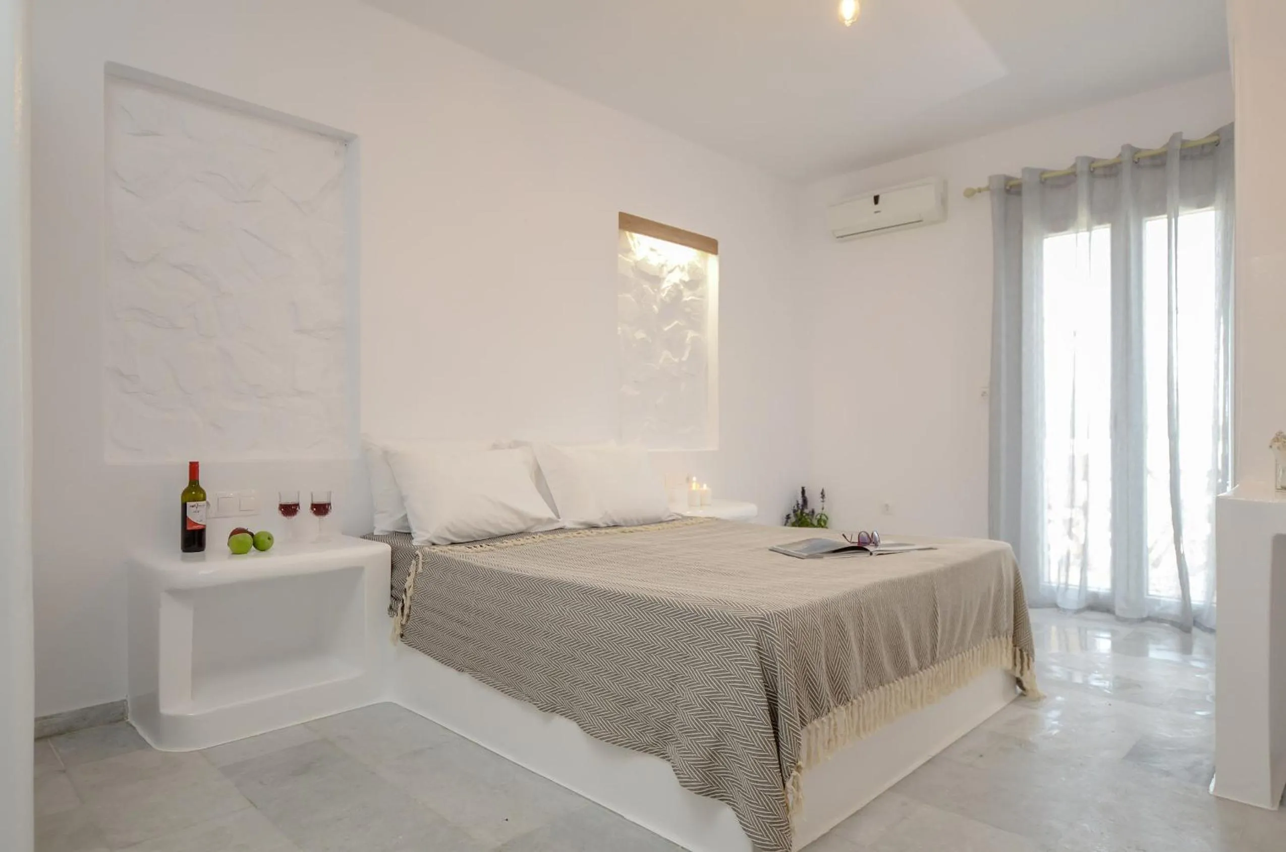 Photo of the whole room, Bed in Casa Verde Di Naxos
