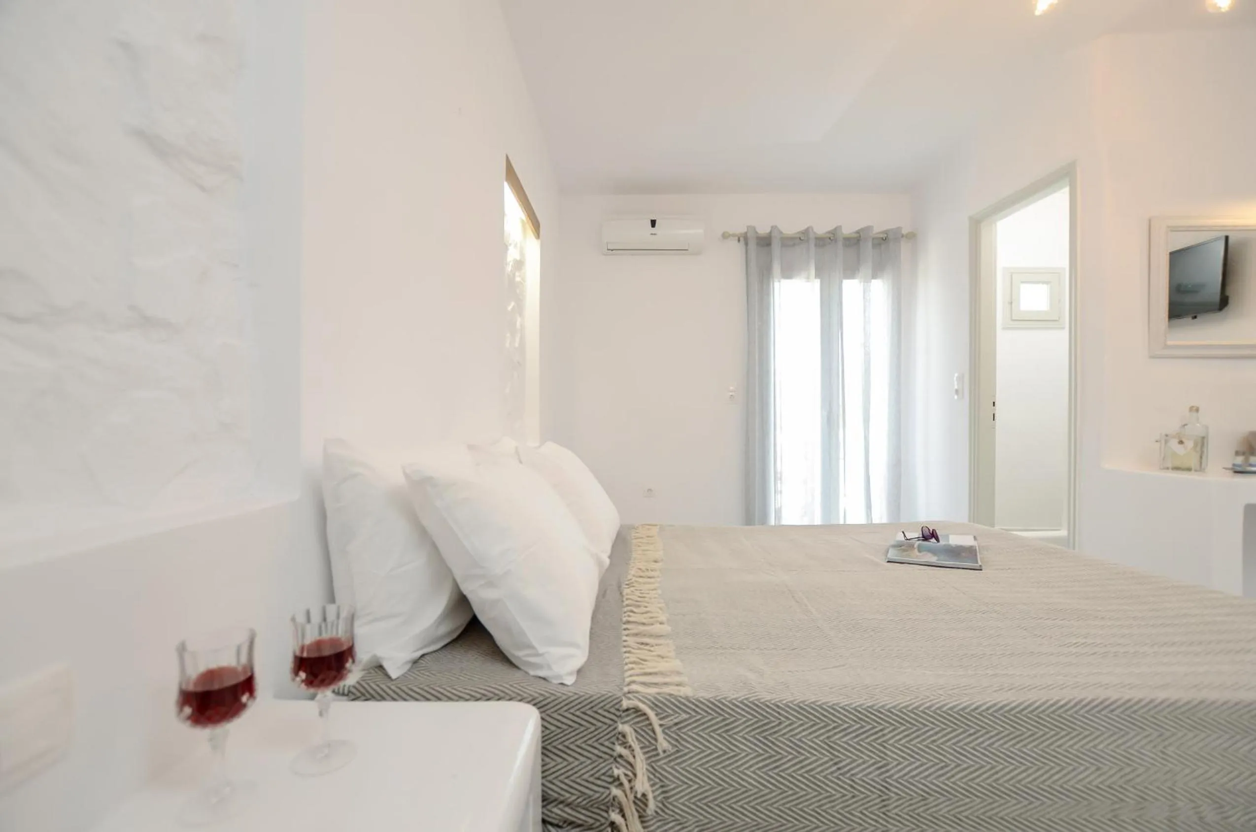 Photo of the whole room, Bed in Casa Verde Di Naxos