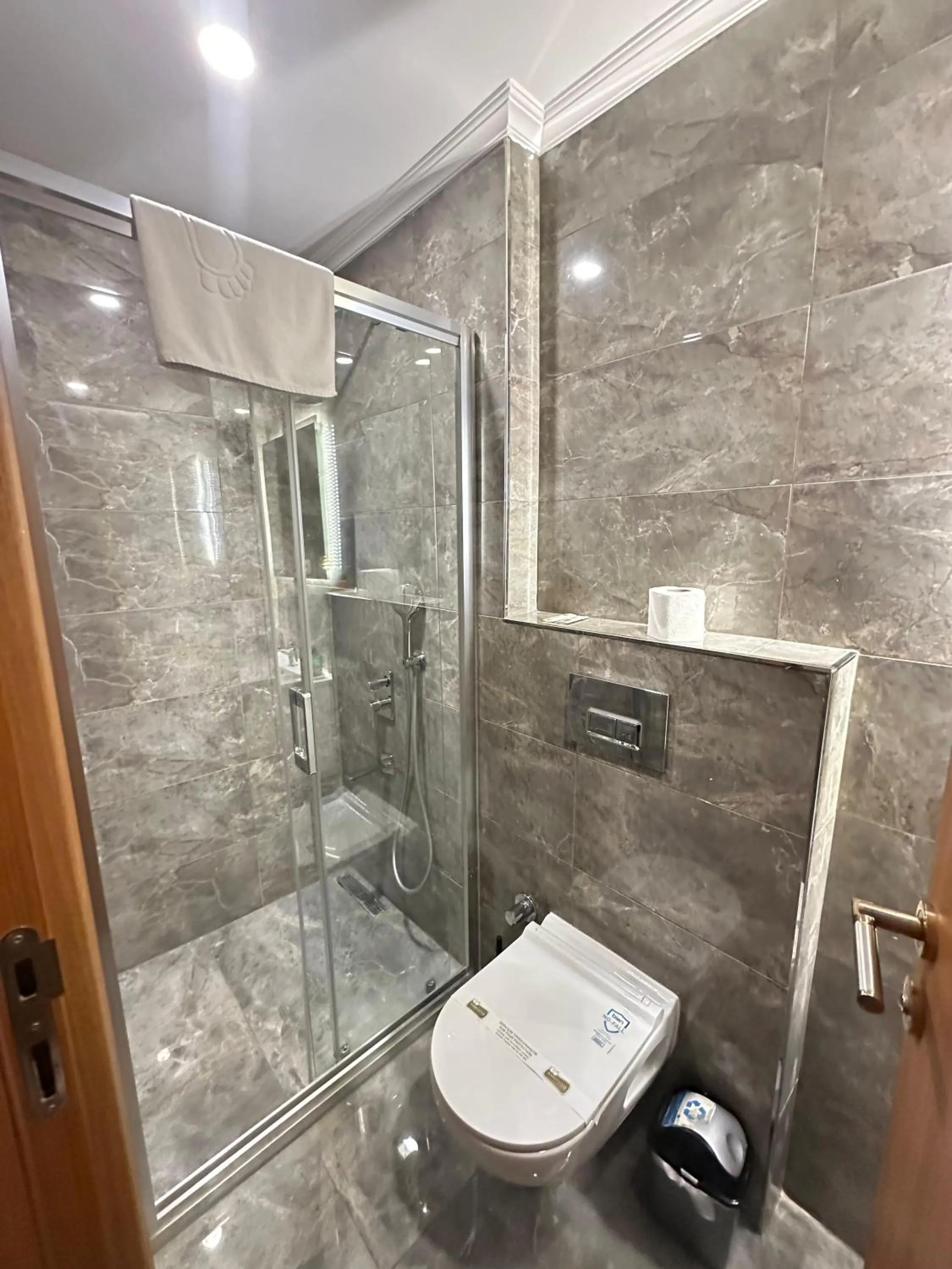 Shower in Hotel Real Life