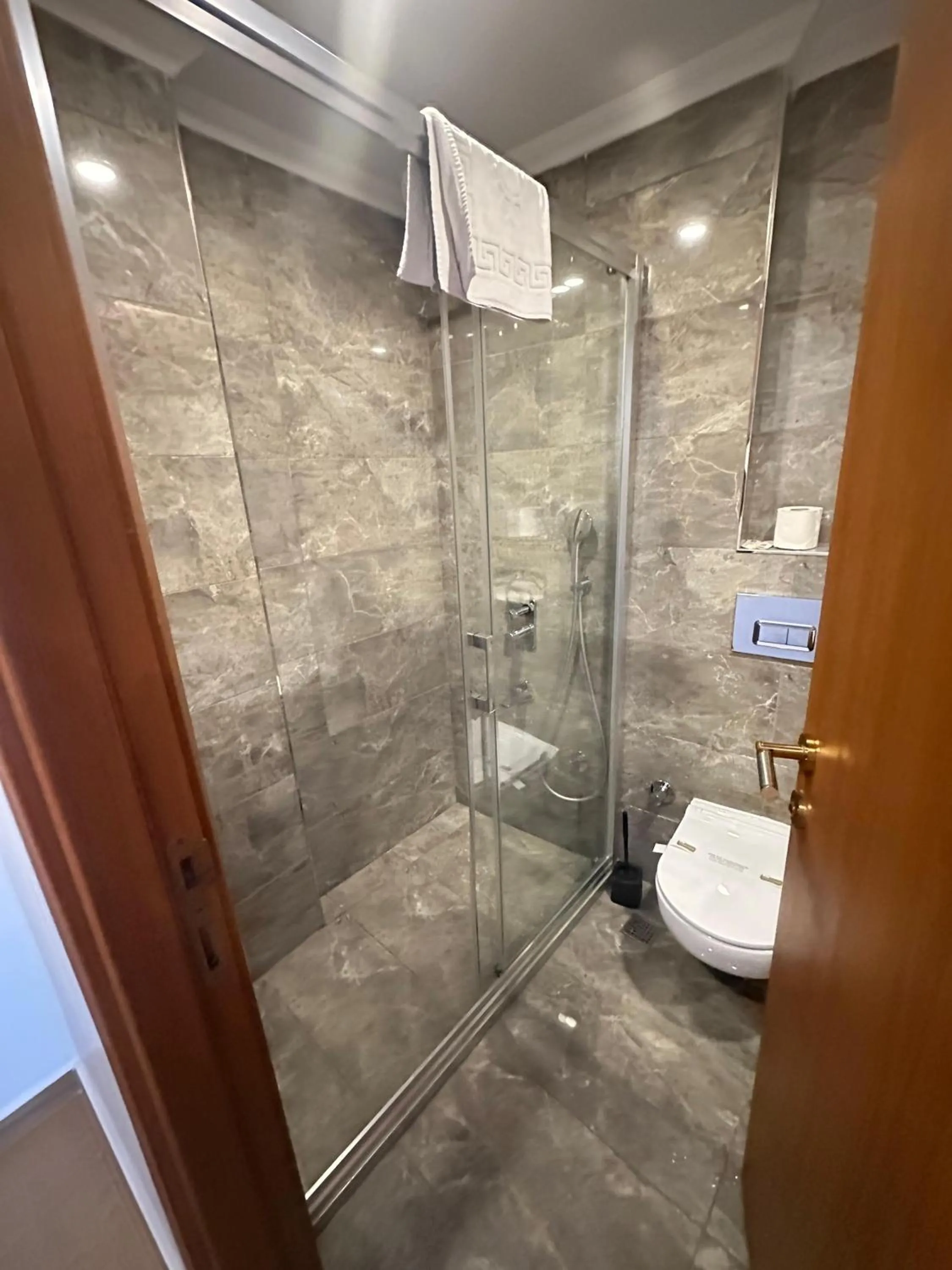 Shower in Hotel Real Life