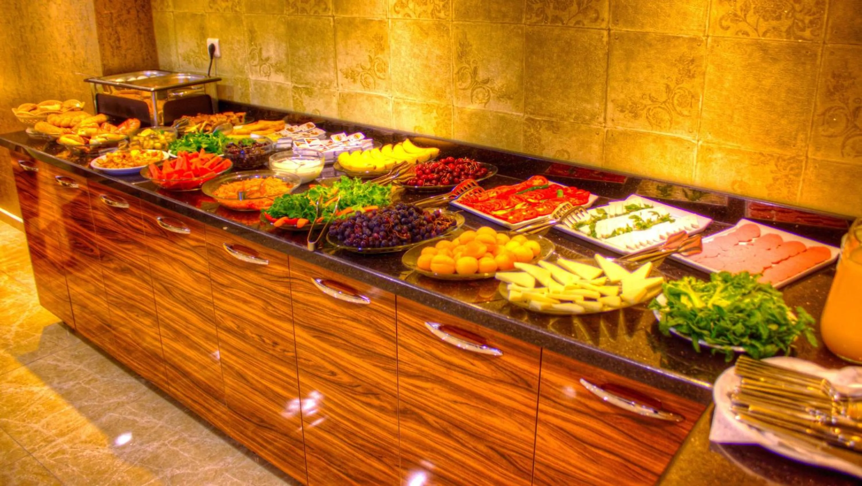 Restaurant/places to eat in Hotel Real Life