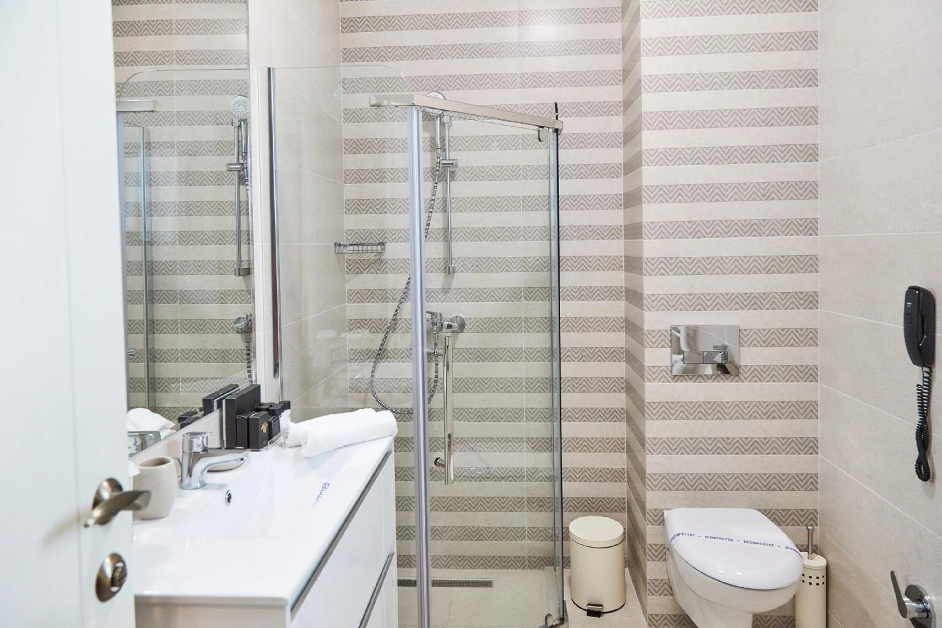 Shower in Hotel Azaleea Mamaia Nord