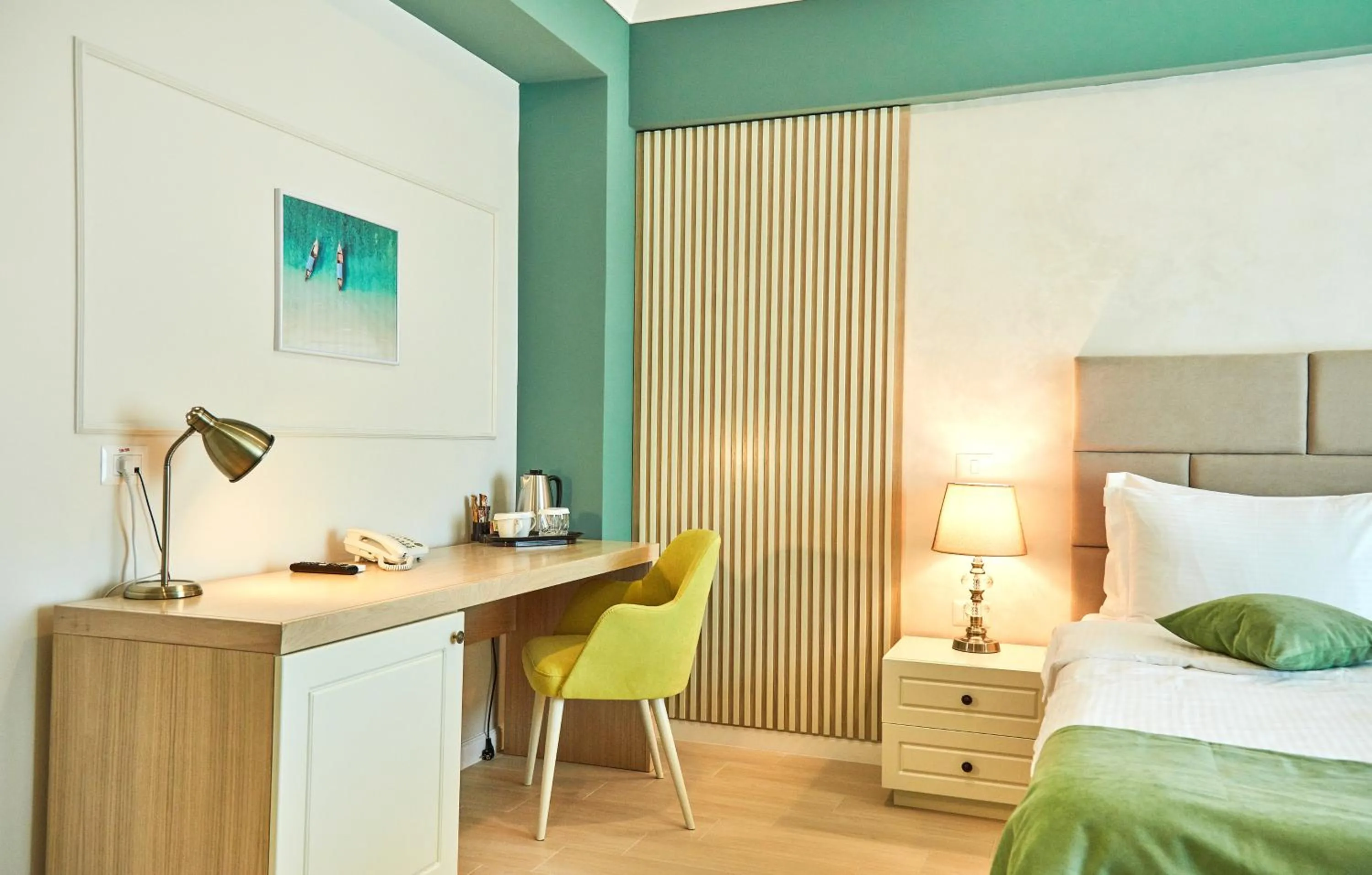 Coffee/tea facilities, Bed in Hotel Azaleea Mamaia Nord