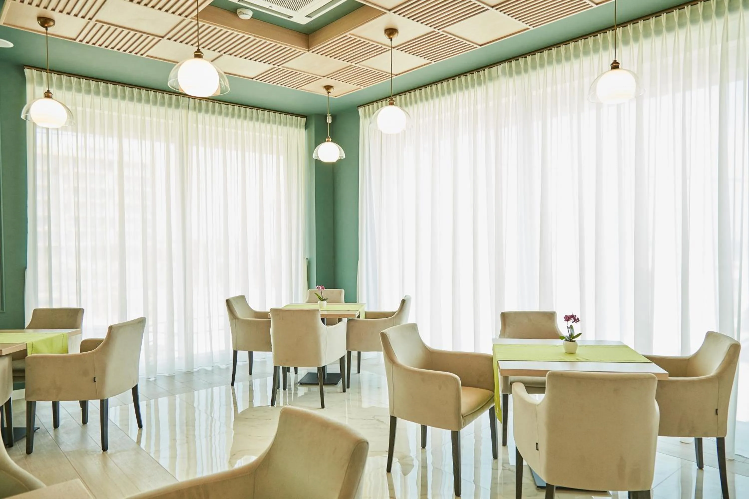 Restaurant/places to eat in Hotel Azaleea Mamaia Nord