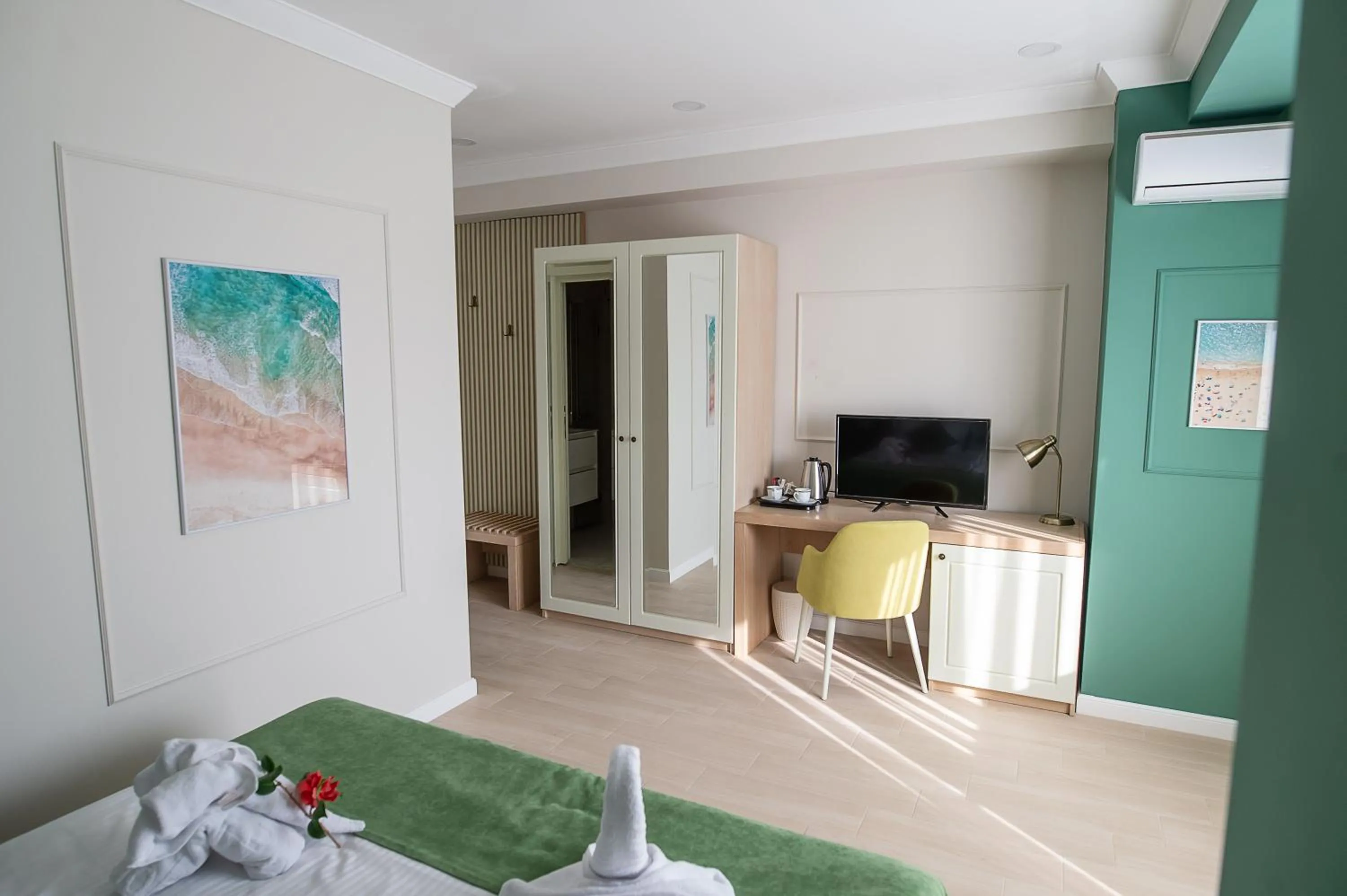 TV and multimedia, Bed in Hotel Azaleea Mamaia Nord
