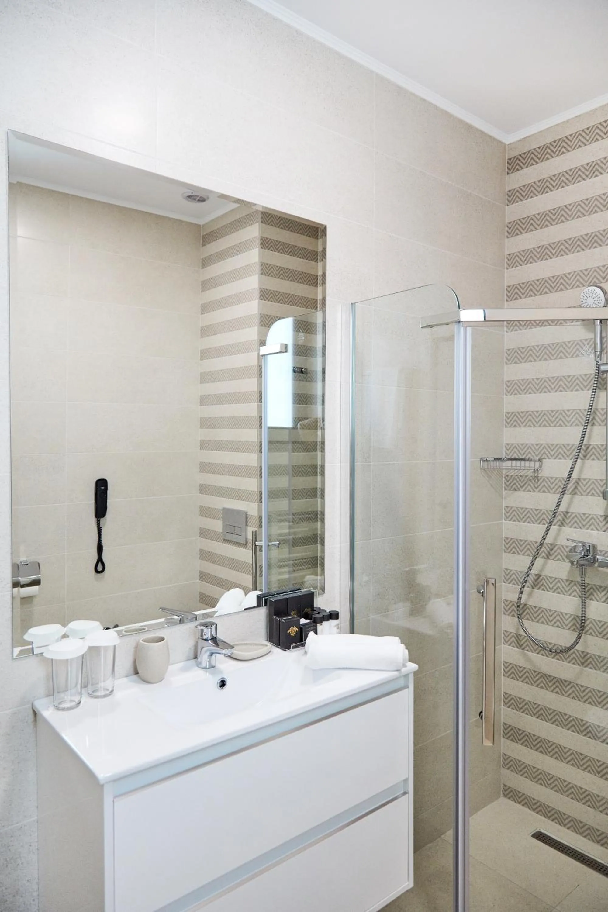 Shower in Hotel Azaleea Mamaia Nord