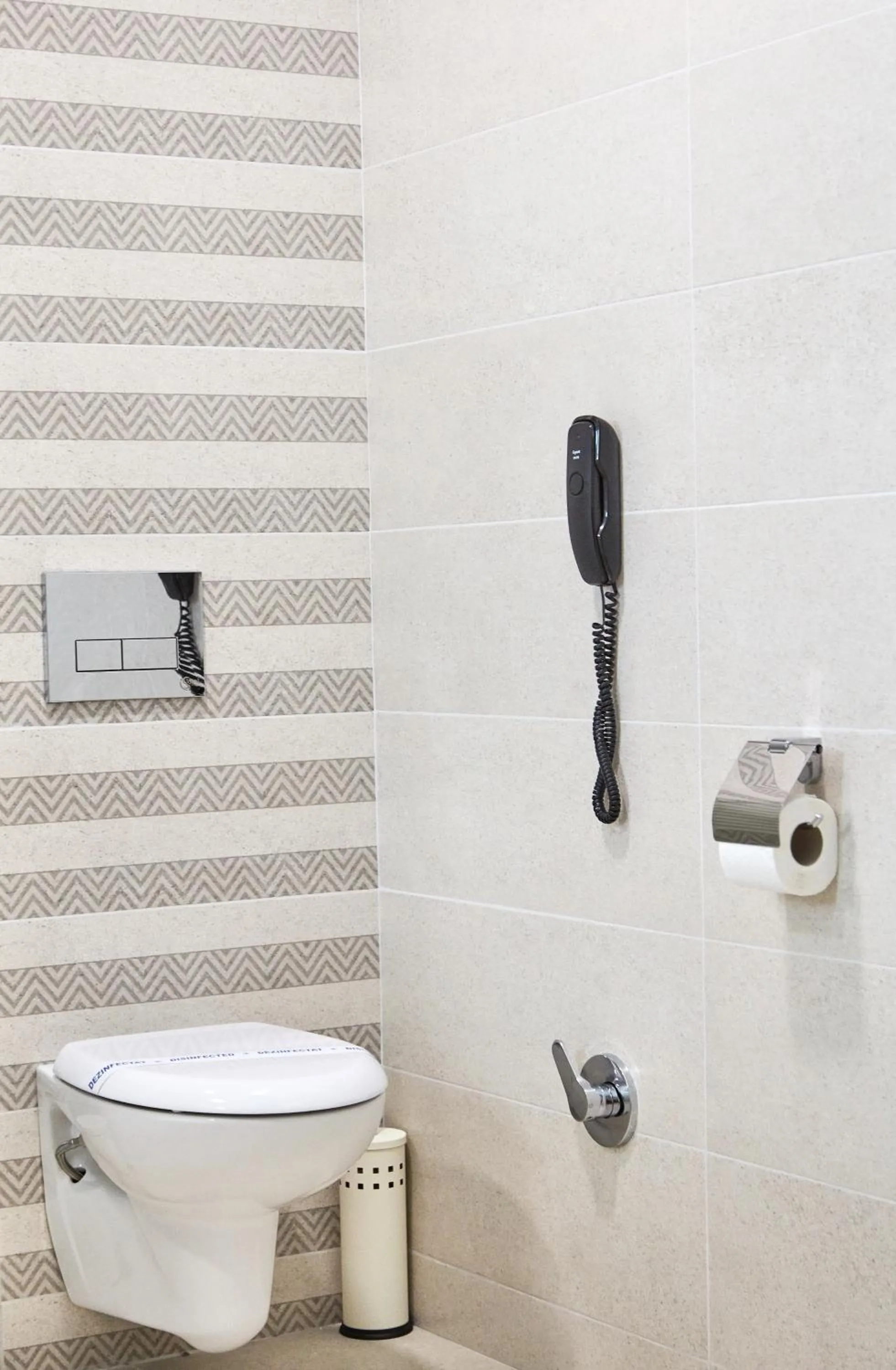 Shower in Hotel Azaleea Mamaia Nord