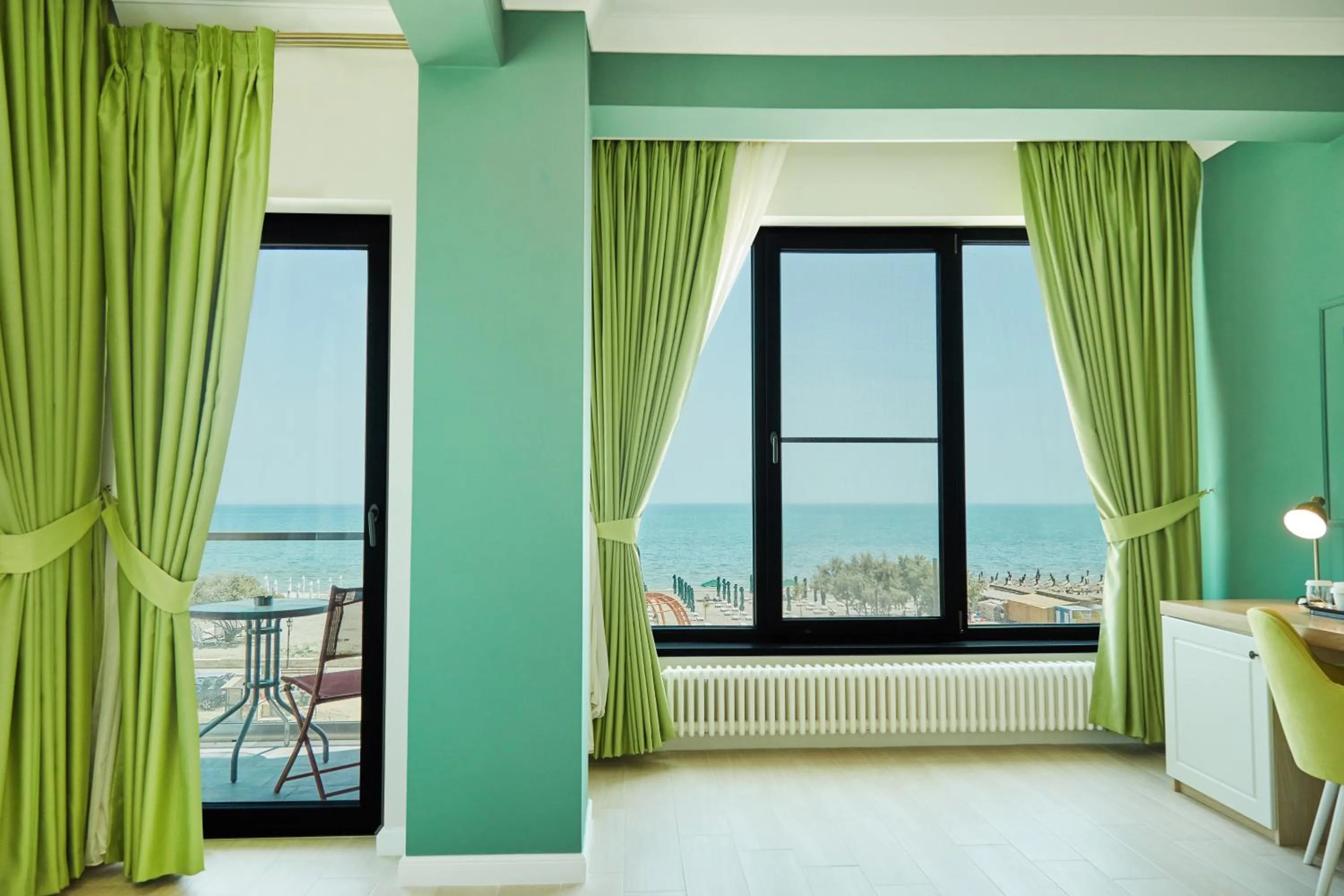 Natural landscape, Bed in Hotel Azaleea Mamaia Nord